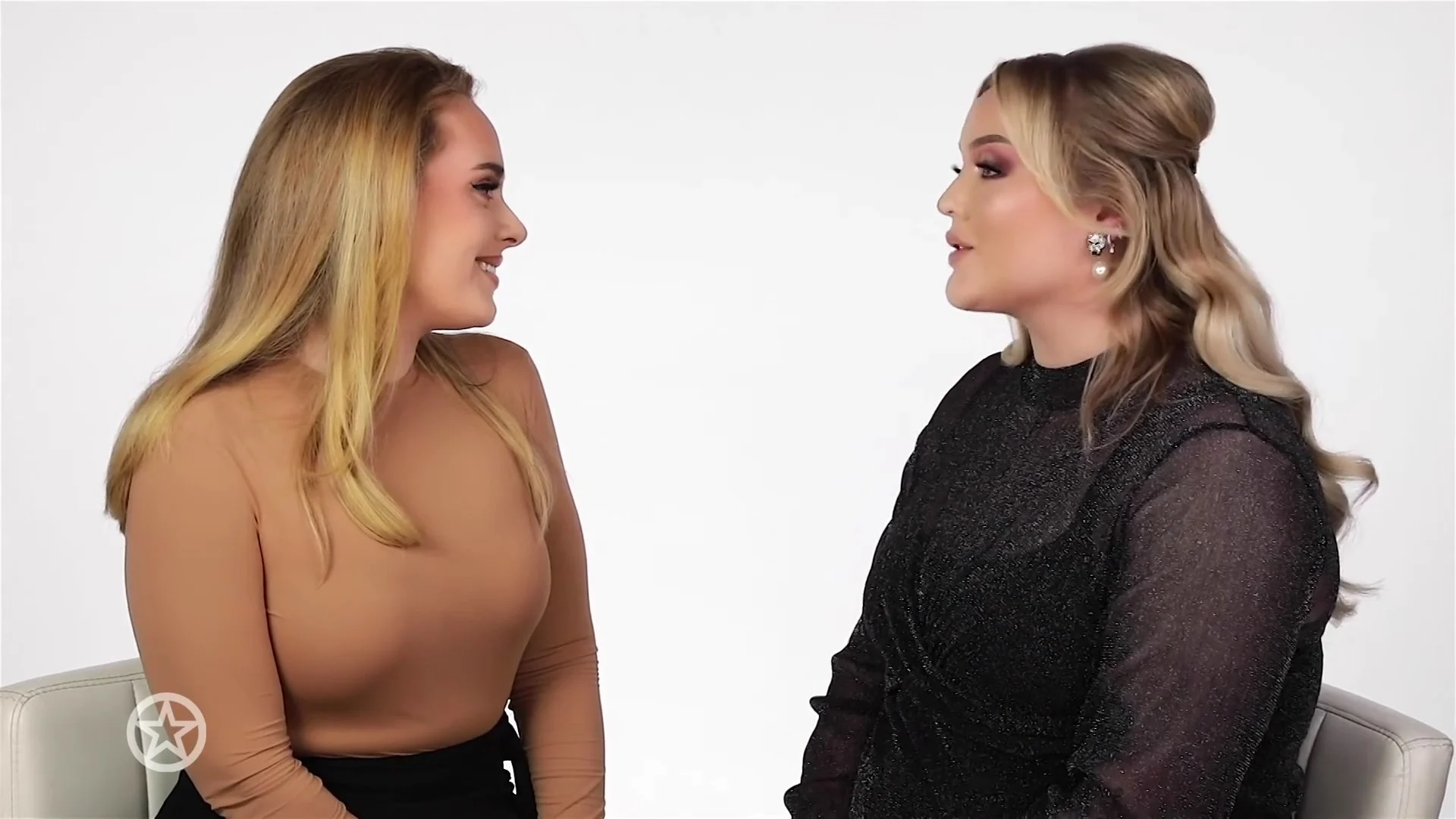 Adele voor de camera van Nikkie