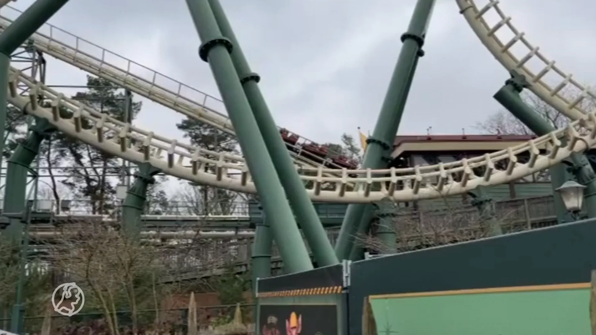 ZIEN: Efteling-bezoekers worden uit Python gehaald tijdens stroomstoring