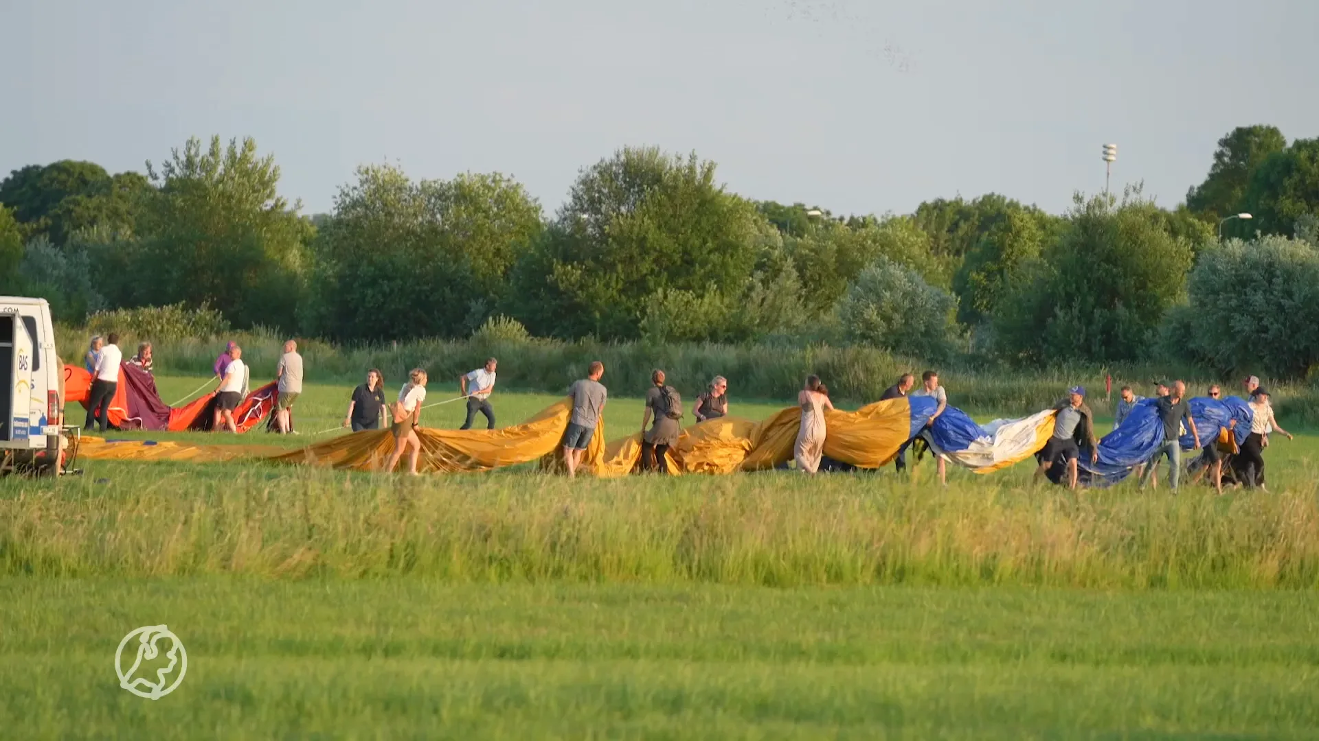 Vrouw raakt gewond na beknelling onder luchtballonmand in Houten