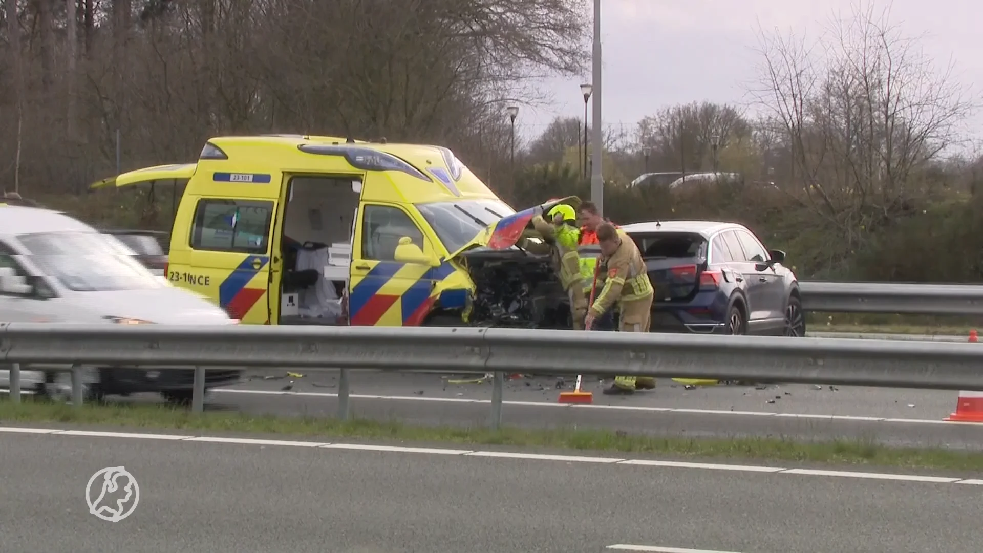 Aanrijding tussen ambulance en personenauto op snelweg A73 bij Venlo