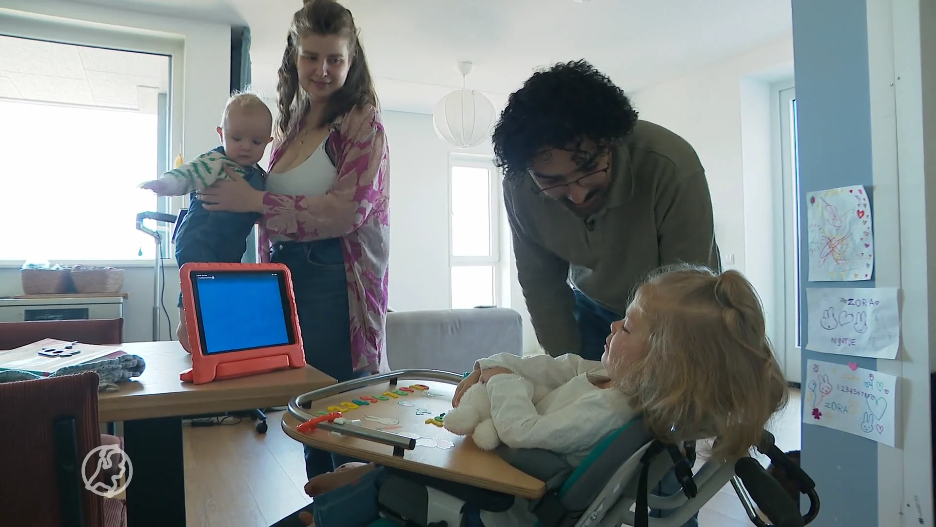 Onmisbare rolstoelbus van Zora (3) gestolen in Amsterdam