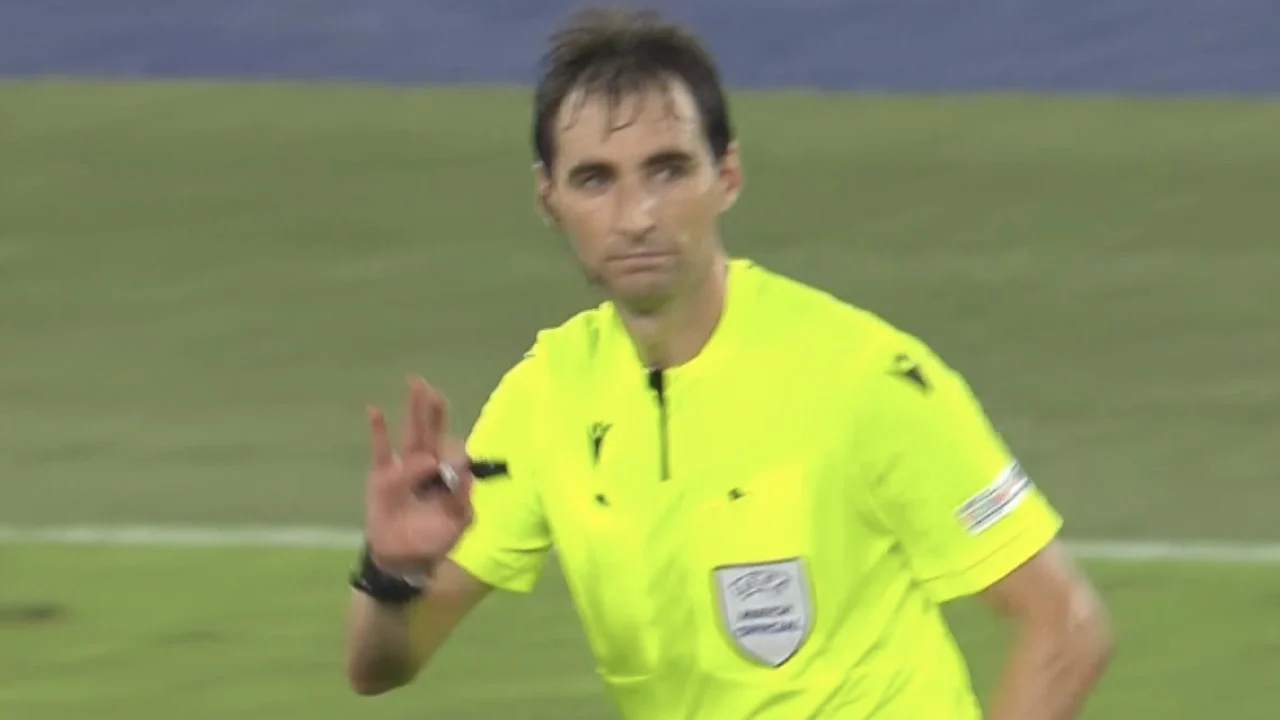 Penalty Feyenoord ingetrokken na VAR-ingreep