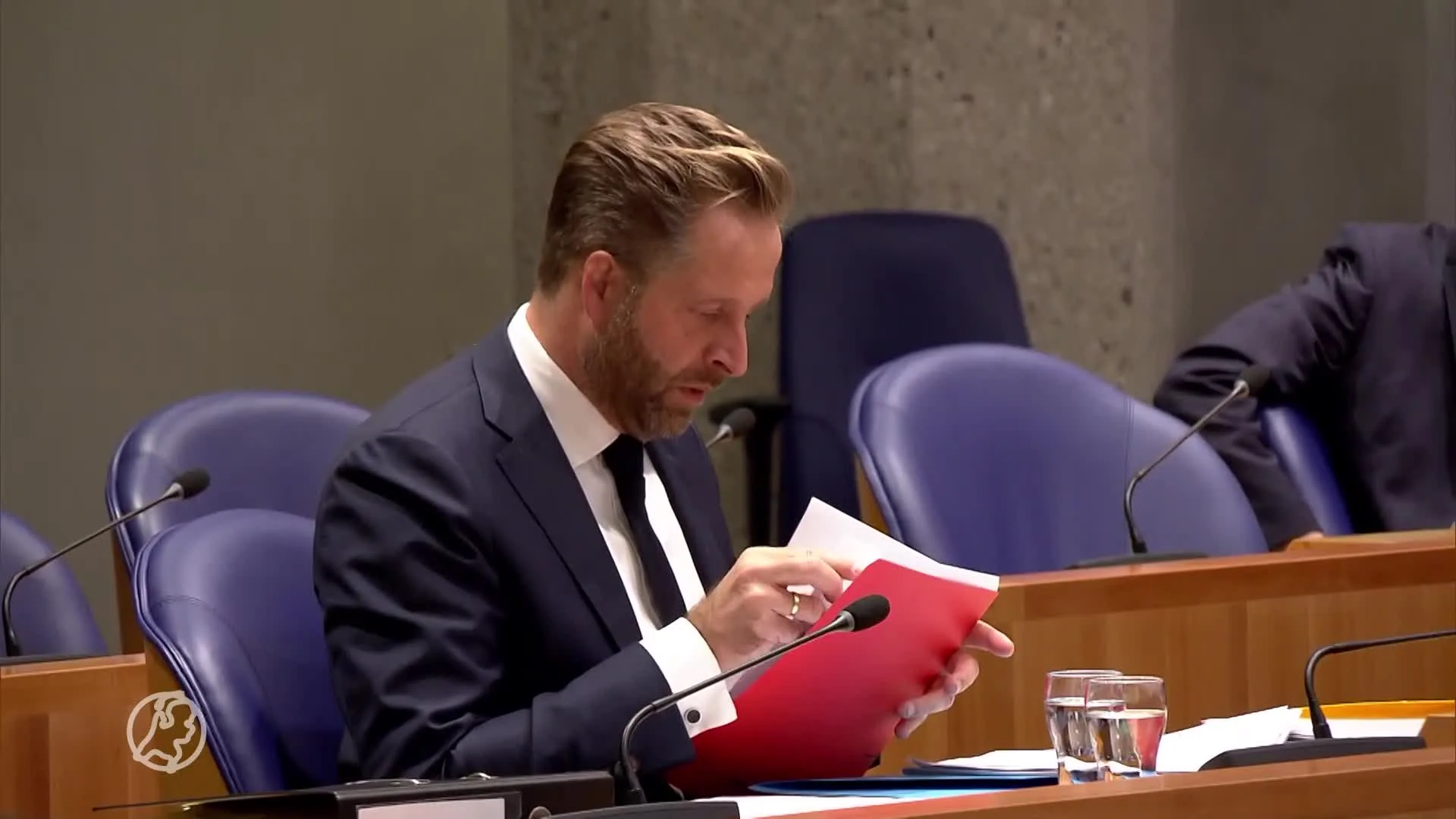 Oeps! Geeft Rutte per ongeluk een geheimpje over De Jonge prijs?