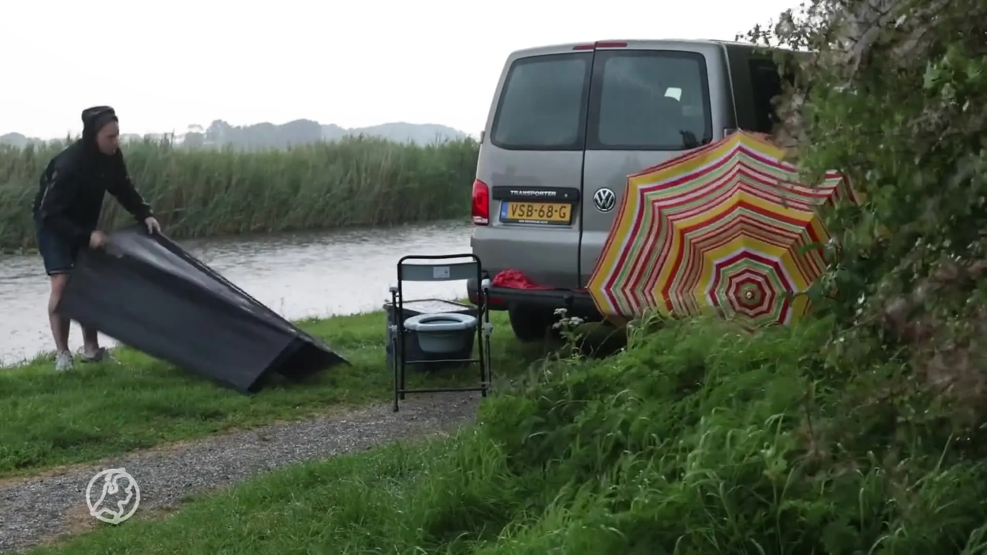 Maarten van der Weijden staakt Elfstedentriatlon tijdelijk om slecht weer