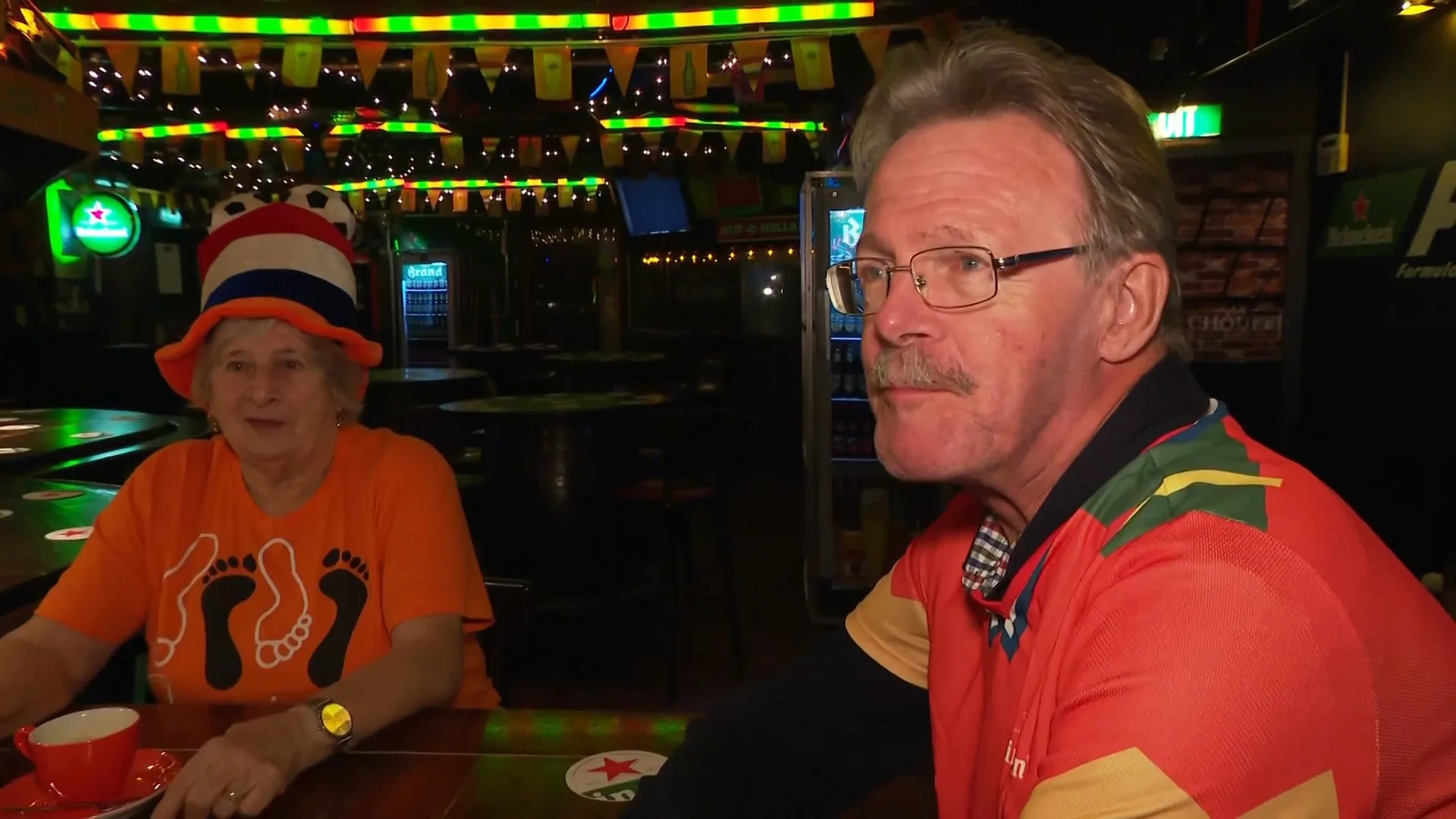 Eerste Oranjefans zitten al in de kroeg