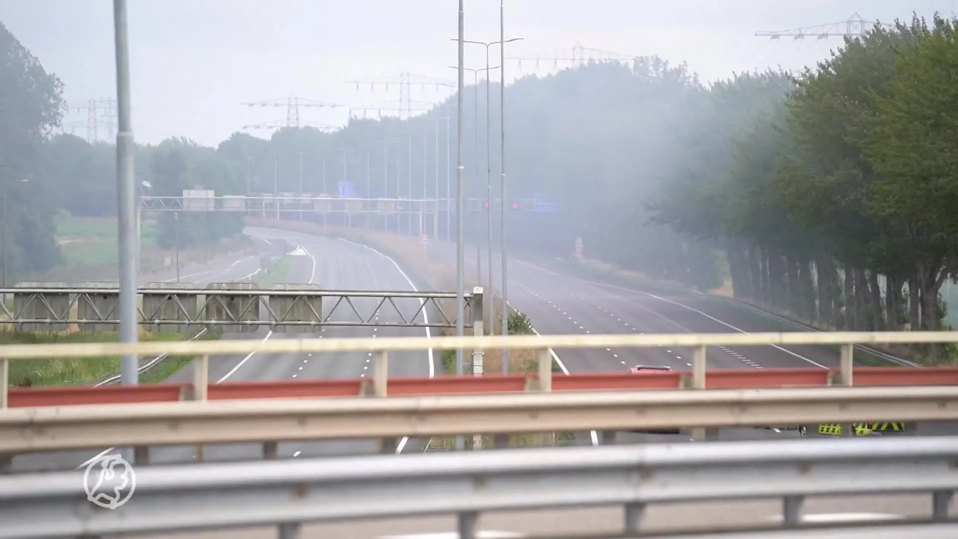 A15 dicht en NL-Alert om megabrand in Alblasserdam: 'Blijf uit de rook'