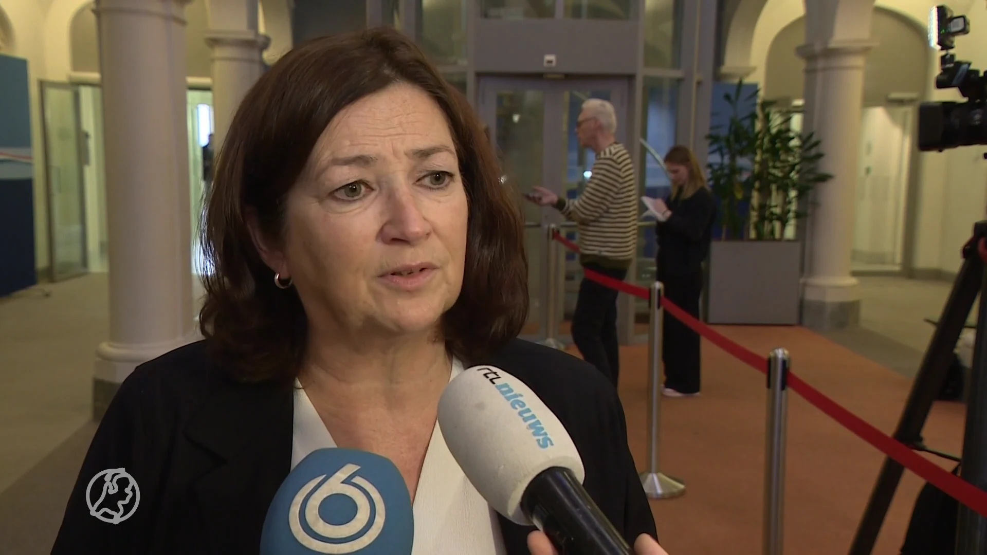Minister Helder nog onduidelijk over dragen OneLove-band op WK
