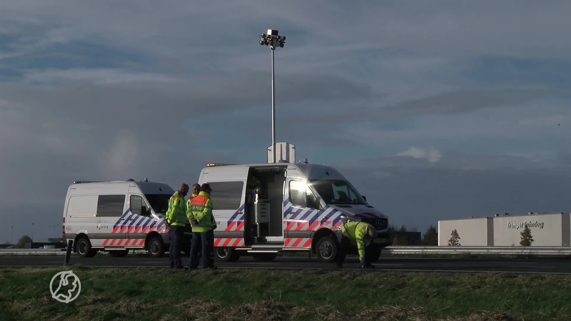 Vier gewonden bij ongeluk met vrachtwagen en taxibusje bij Goes