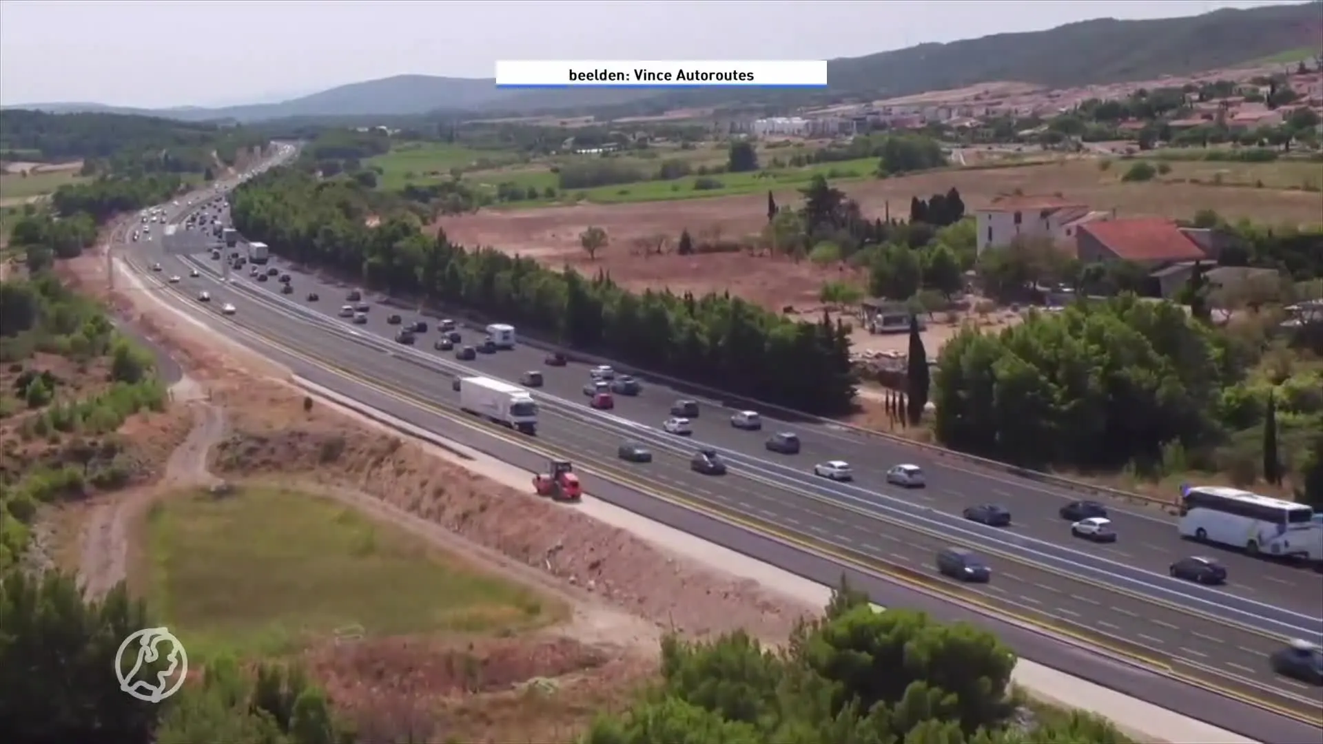 Nederlanders eindelijk op vakantie, topdrukte bij garages