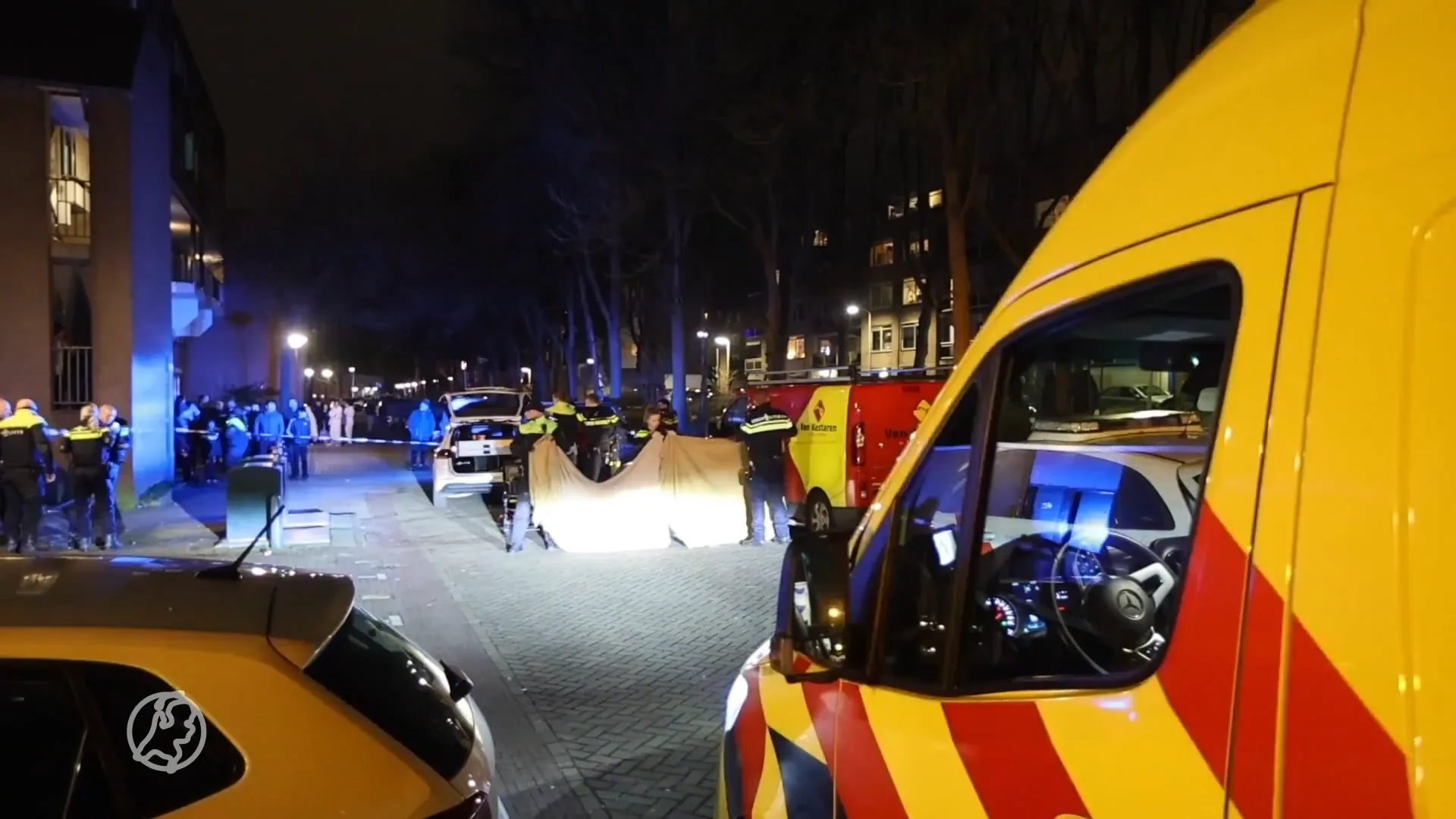 Man (39) doodgestoken op straat, twee meisjes en jongen aangehouden