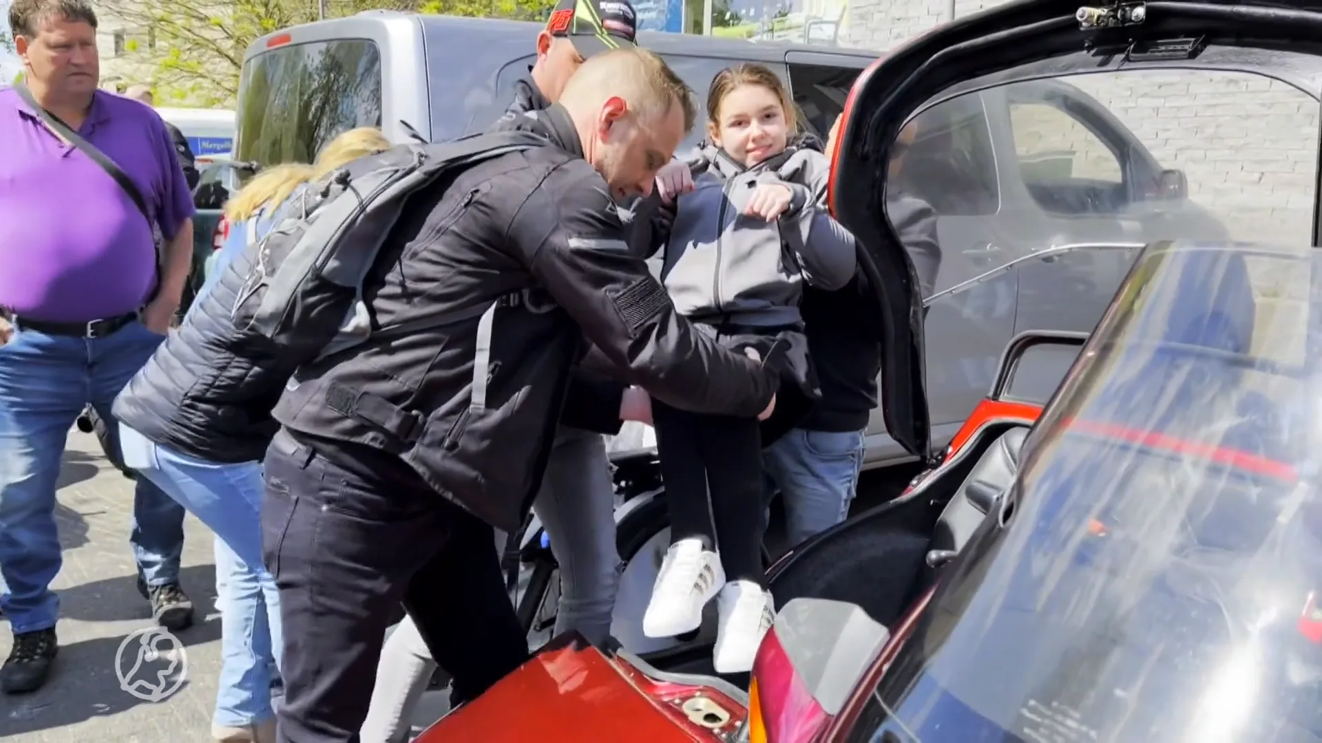 Honderden bikers bezorgen ernstig zieke Jones onvergetelijke tocht