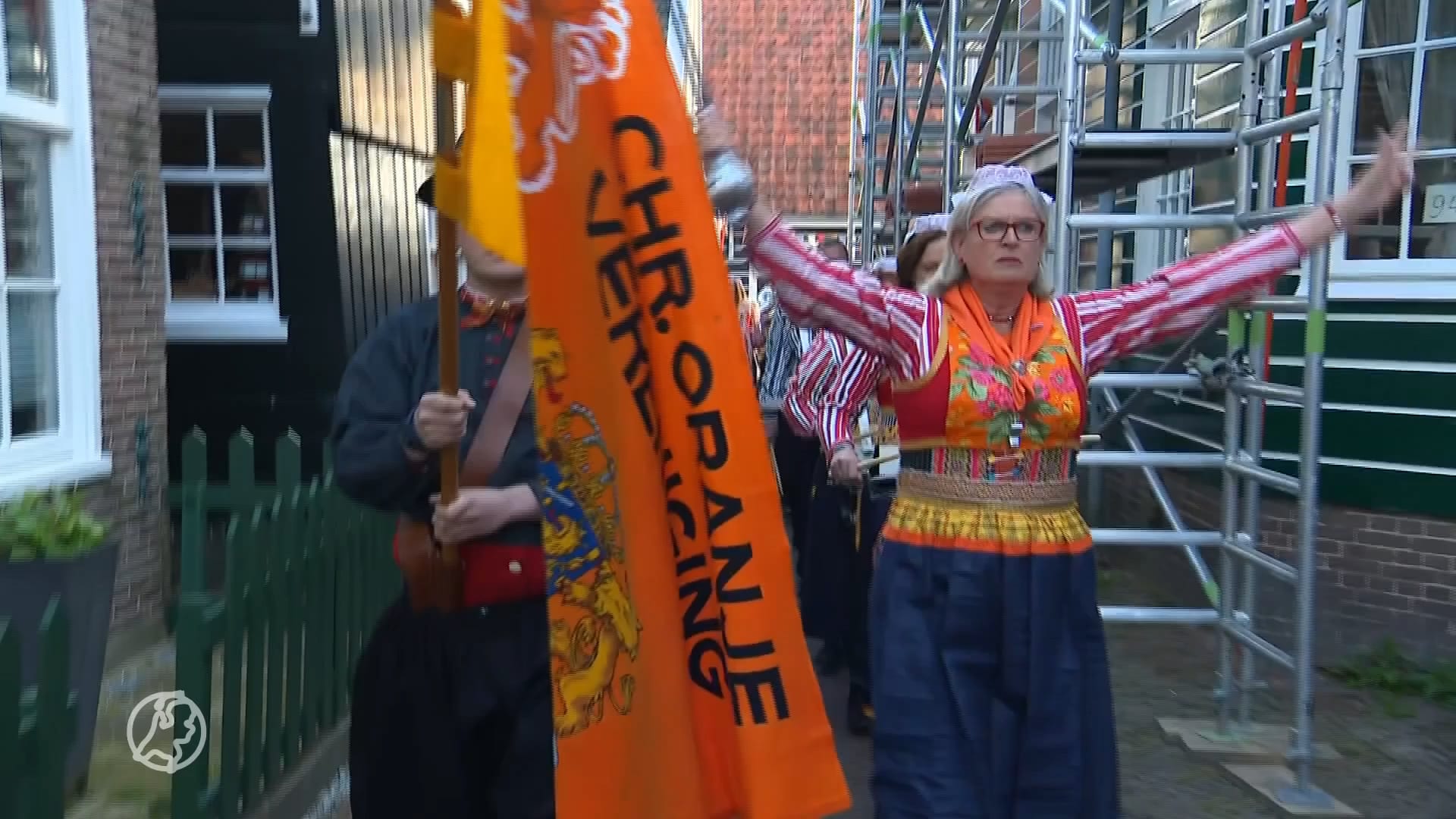 Vlag gehesen voor Koningsdag in Marken