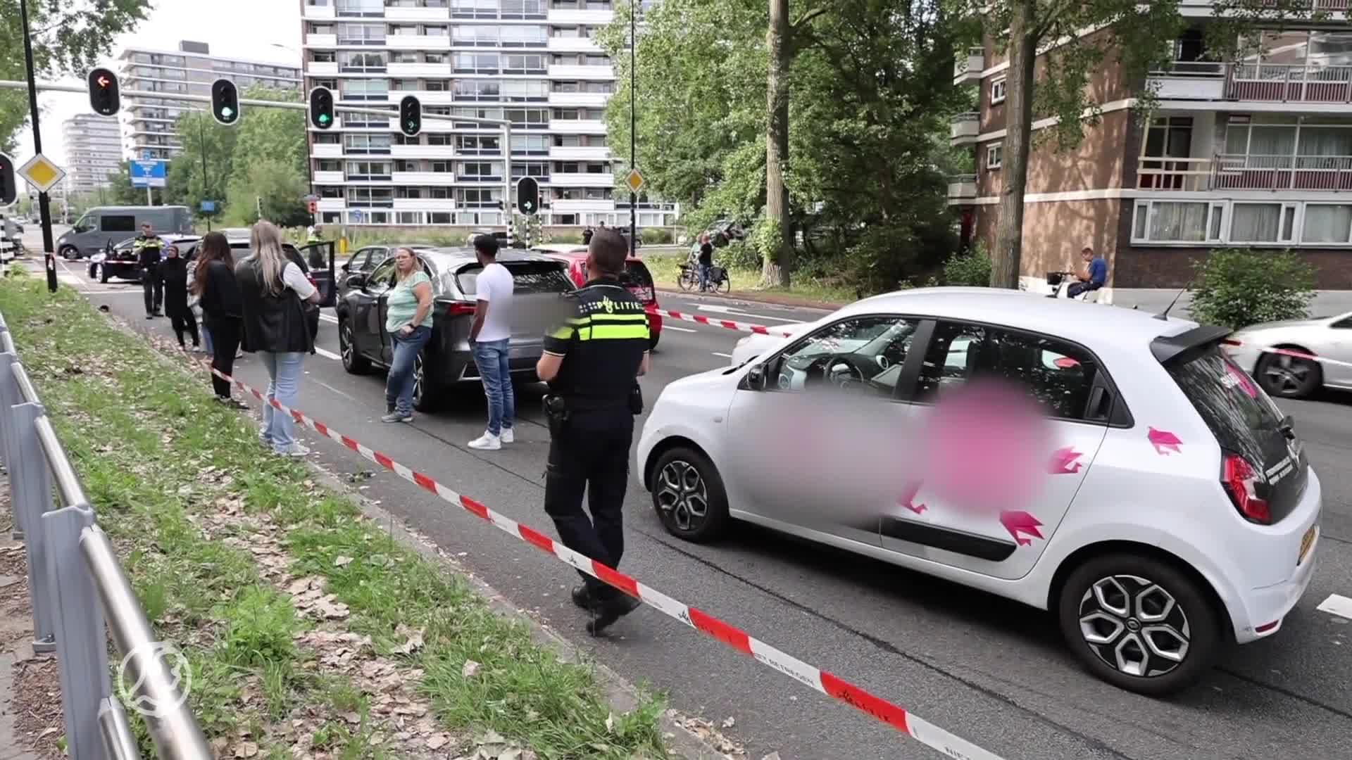 Gewonde bij steekpartij, verdachte ramt meerdere auto's tijdens vluchtpoging