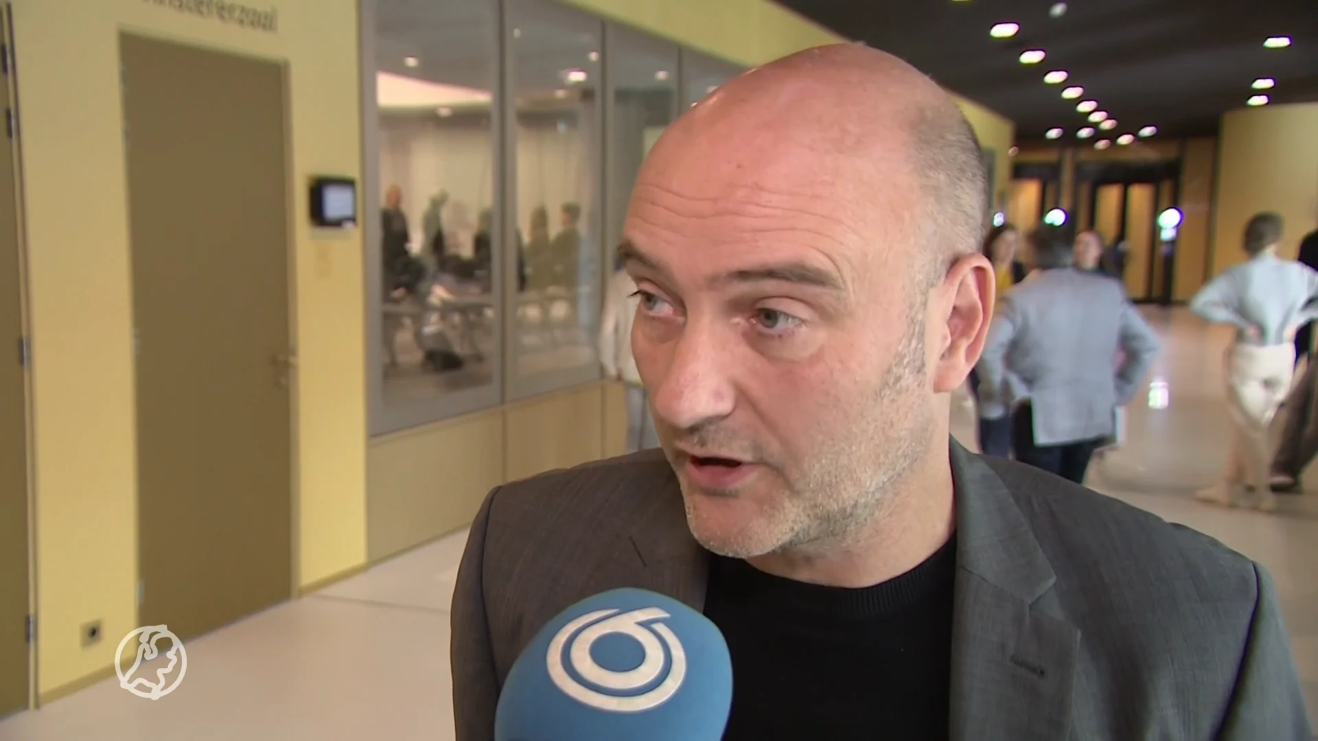 Oppositie boos over kabinetsbesluit toch naar Qatar te gaan