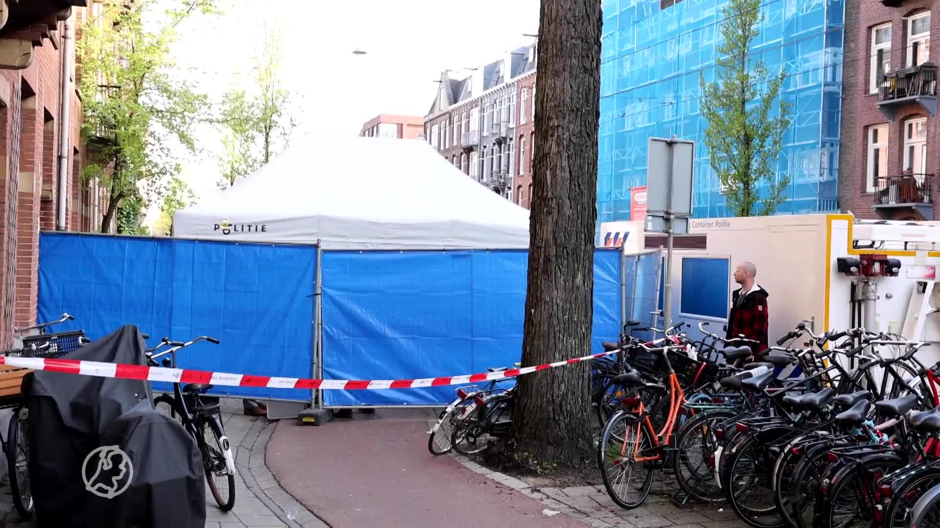 Persoon dood na val uit raam in Amsterdam
