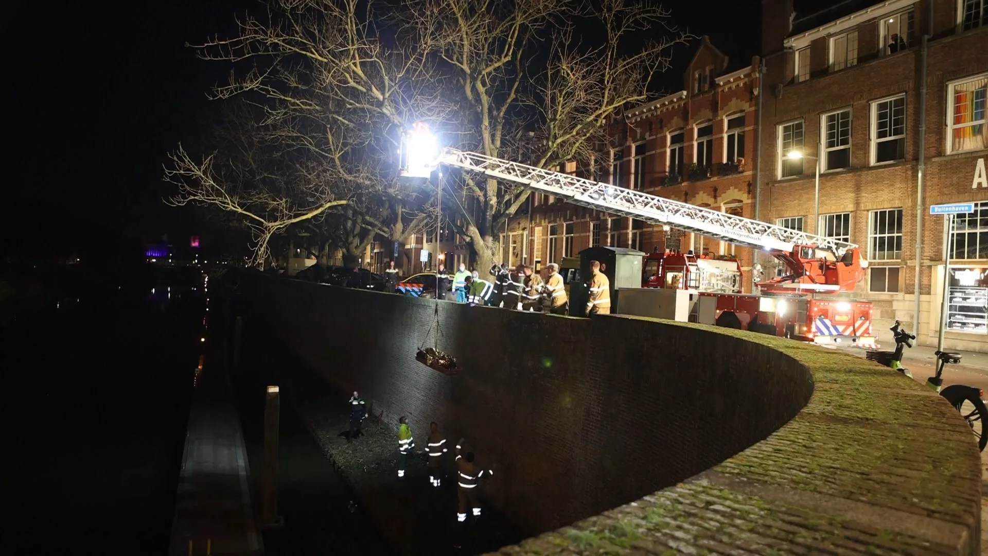 Man tijdens ruzie van kademuur in Den Bosch geduwd