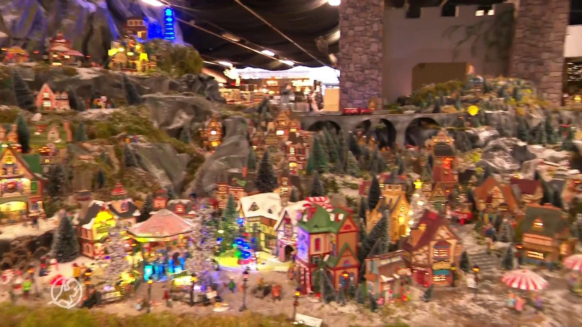 Topdrukte in Hellevoetsluis: grootste kerstdorp van het land trekt veel bekijks