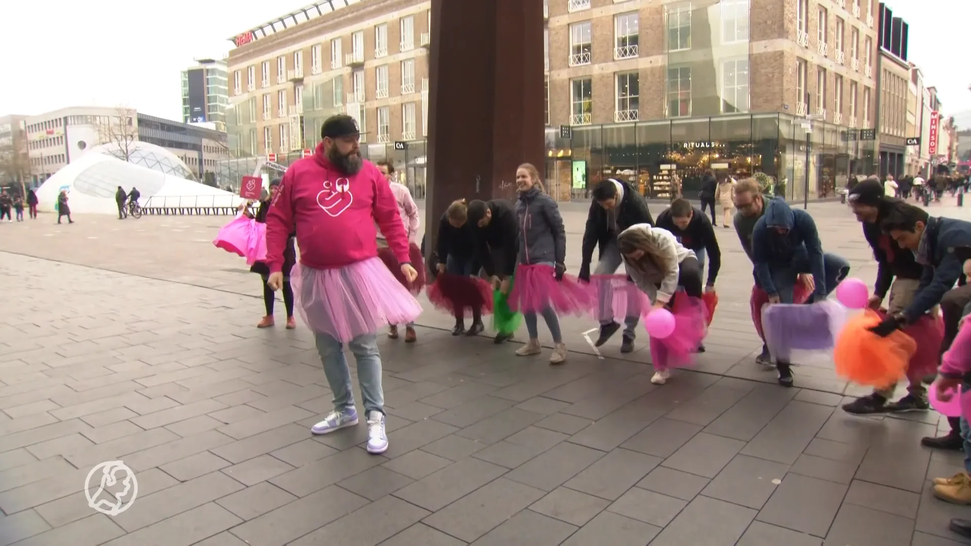 Terminaal zieke Evert loopt in tutu door Eindhoven: 'Herinneringen voor mijn kinderen'