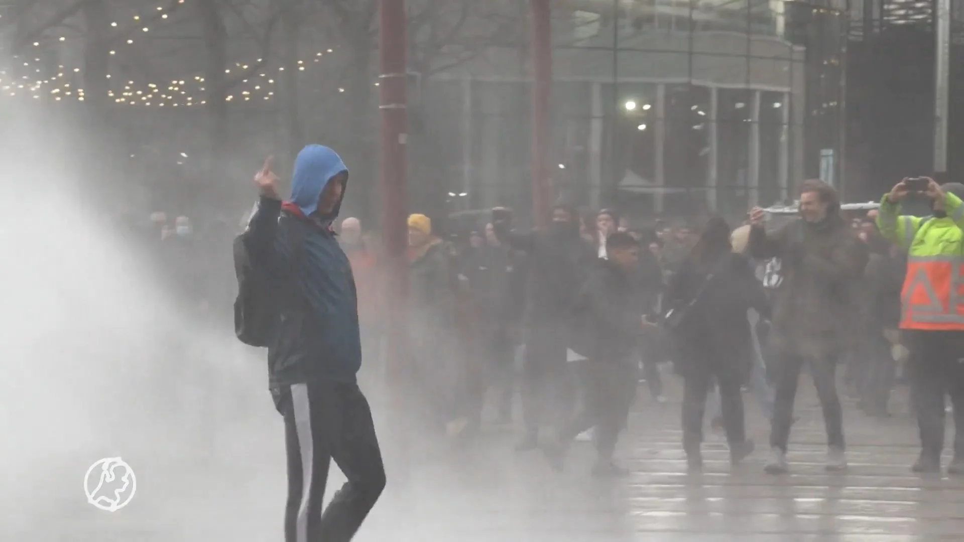 Mobiele Eenheid veegt Museumplein schoon na grote opkomst voo...