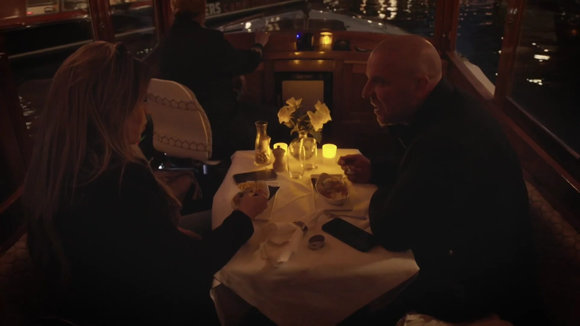 Andy neemt Melisa mee op een ROMANTISCHE date