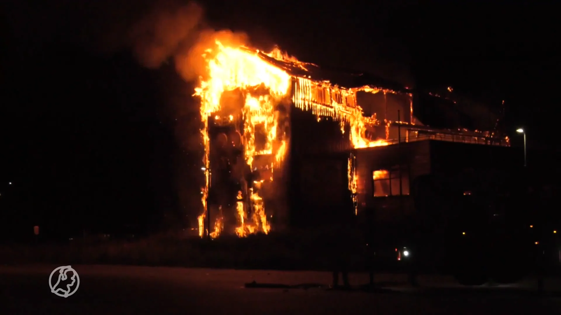 Grote brand legt wegrestaurant in Almere in de as