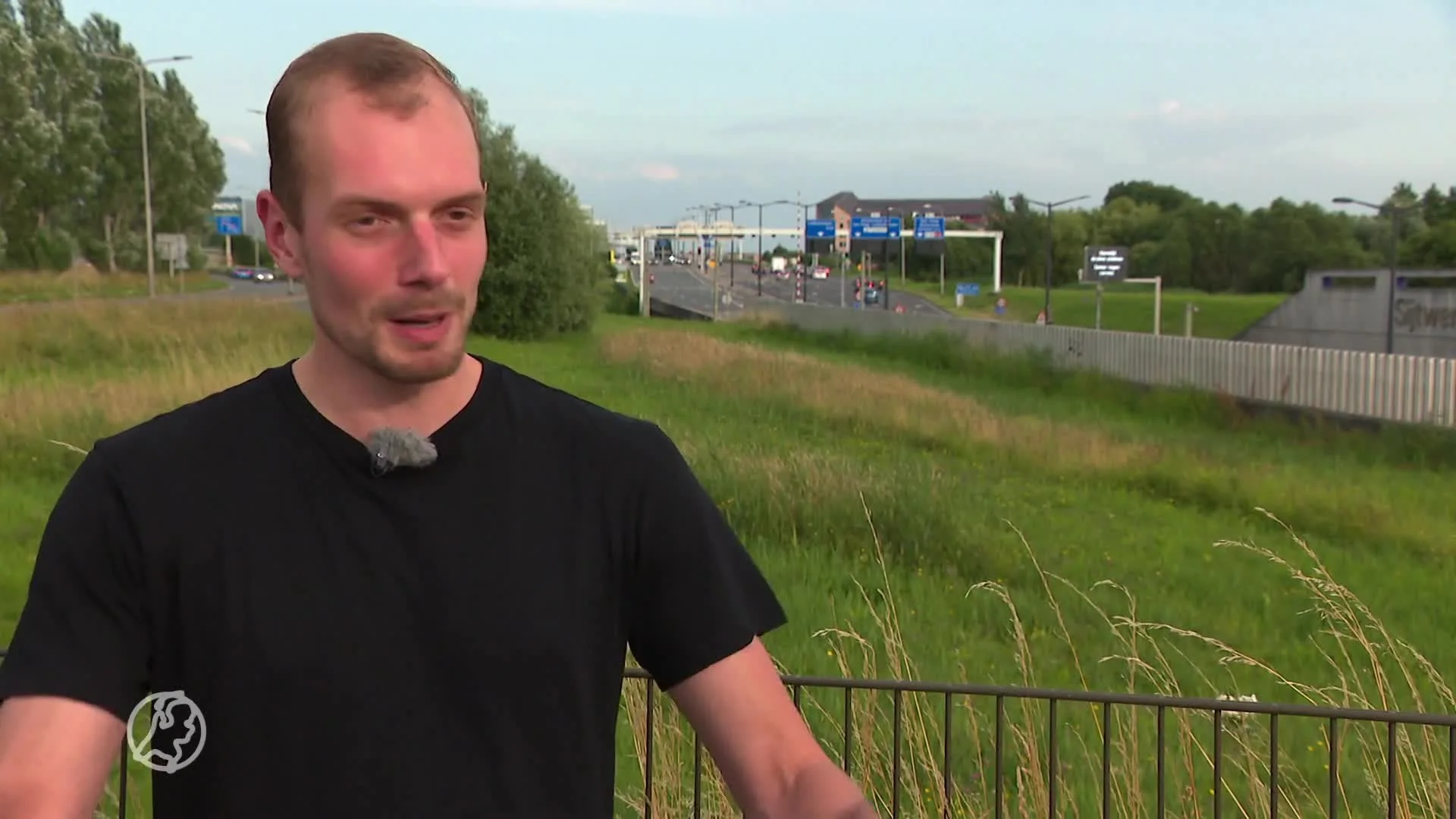 Ronny wordt omsingeld door politie bij aanhouding verdachten ...