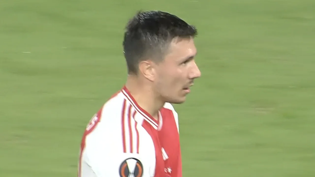 KANS: Uithaal Berghuis wordt gekeerd door Stankovic