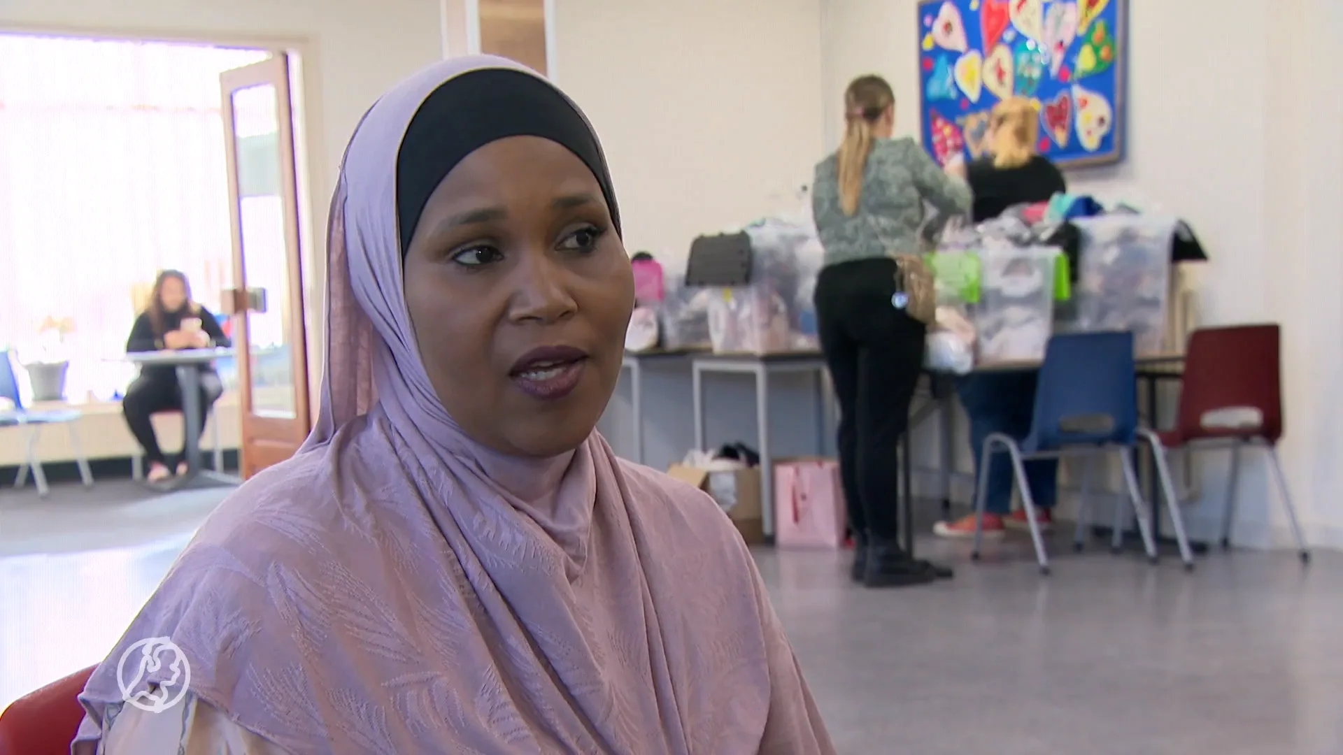 Alleenstaande moeder Afrah maakt zich sterk voor gratis bh's