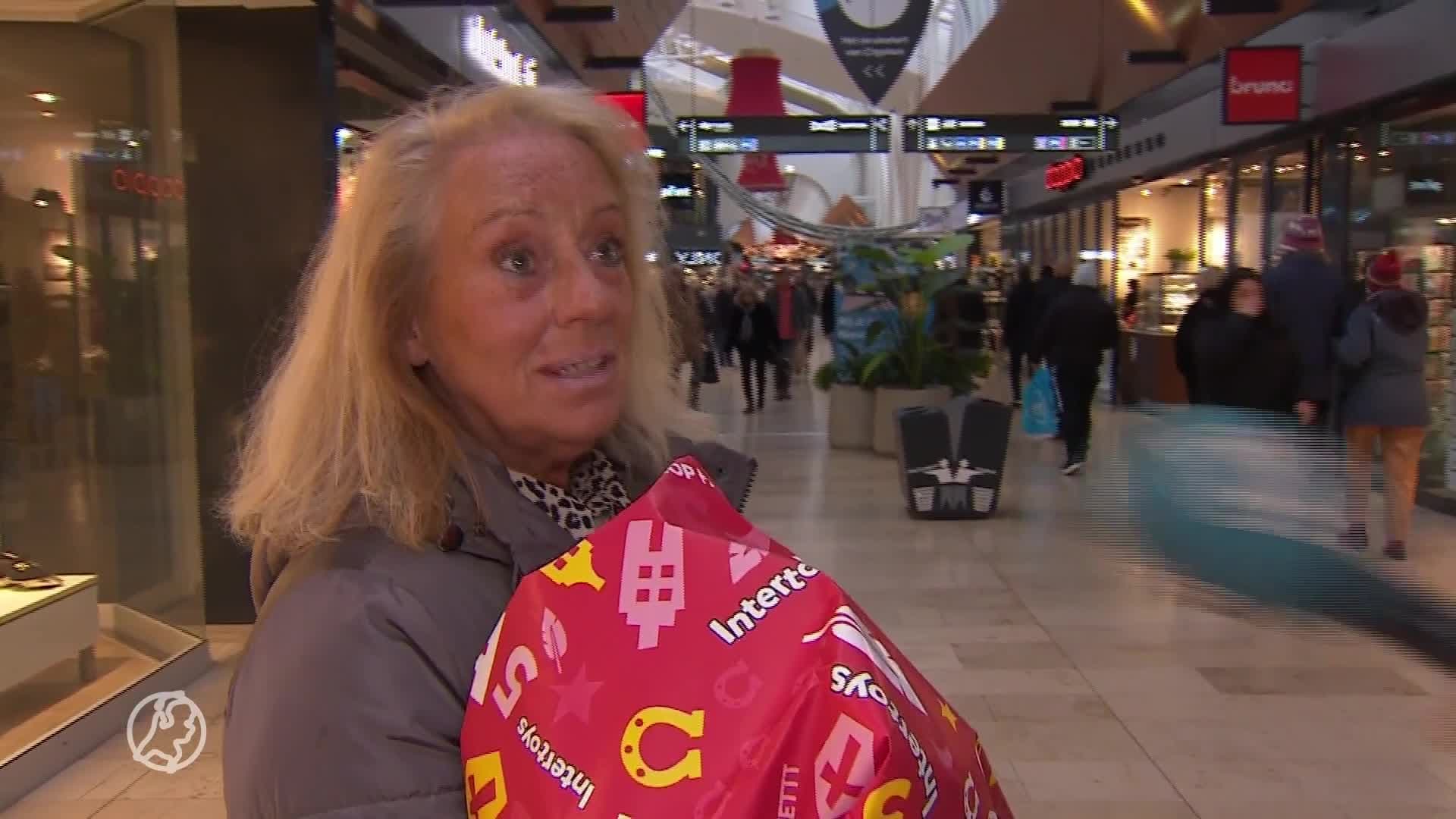 Drukte bij winkels door laatste sinterklaasinkopen, maar niet iedereen heeft geld voor cadeaus