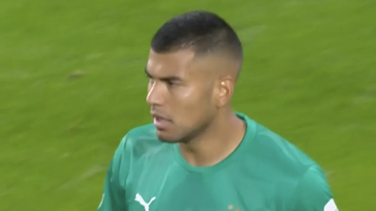 KANS: Benitez redt op inzet van Tosin, maar grensrechter vlagt voor buitenspel