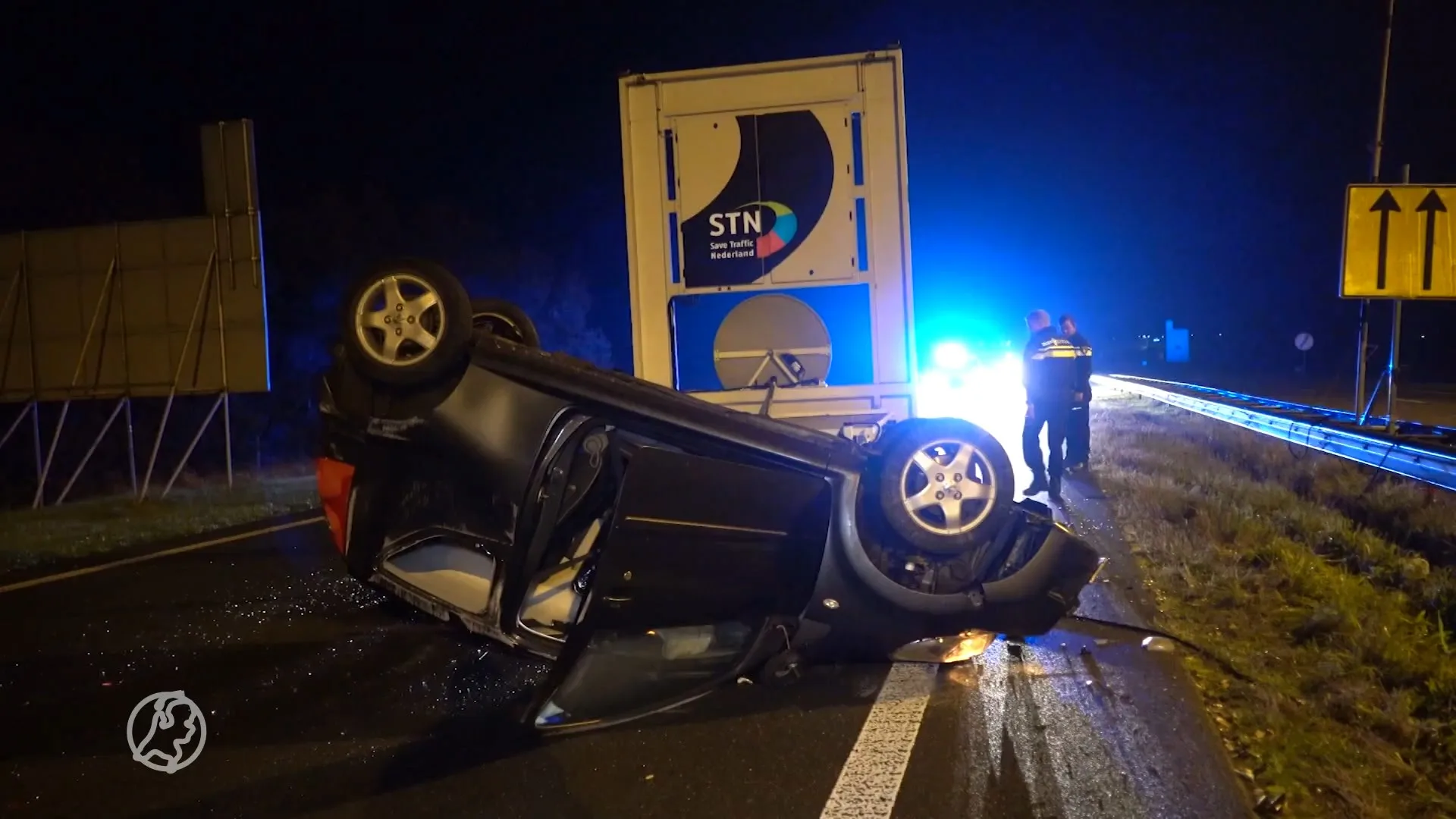 Vrouw zwaargewond na botsing op pijlwagen op N34 bij Erm