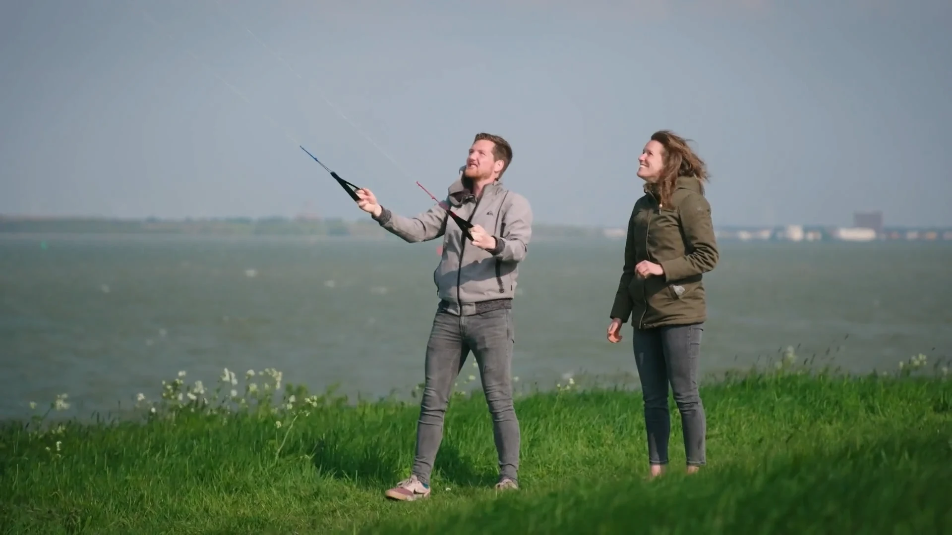 Een heerlijk middagje vliegeren voor Jony en Jimmy