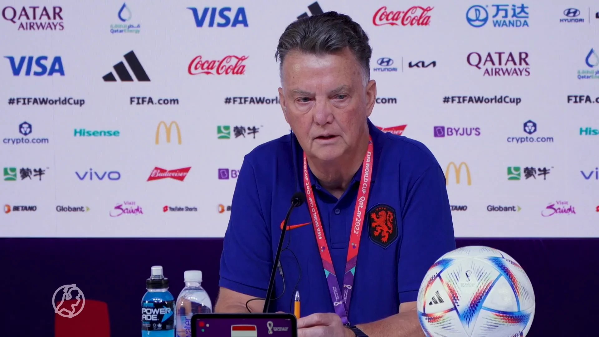 Louis van Gaal over de volgende tegenstander Oranje: 'Fysiek sterkte ploeg'