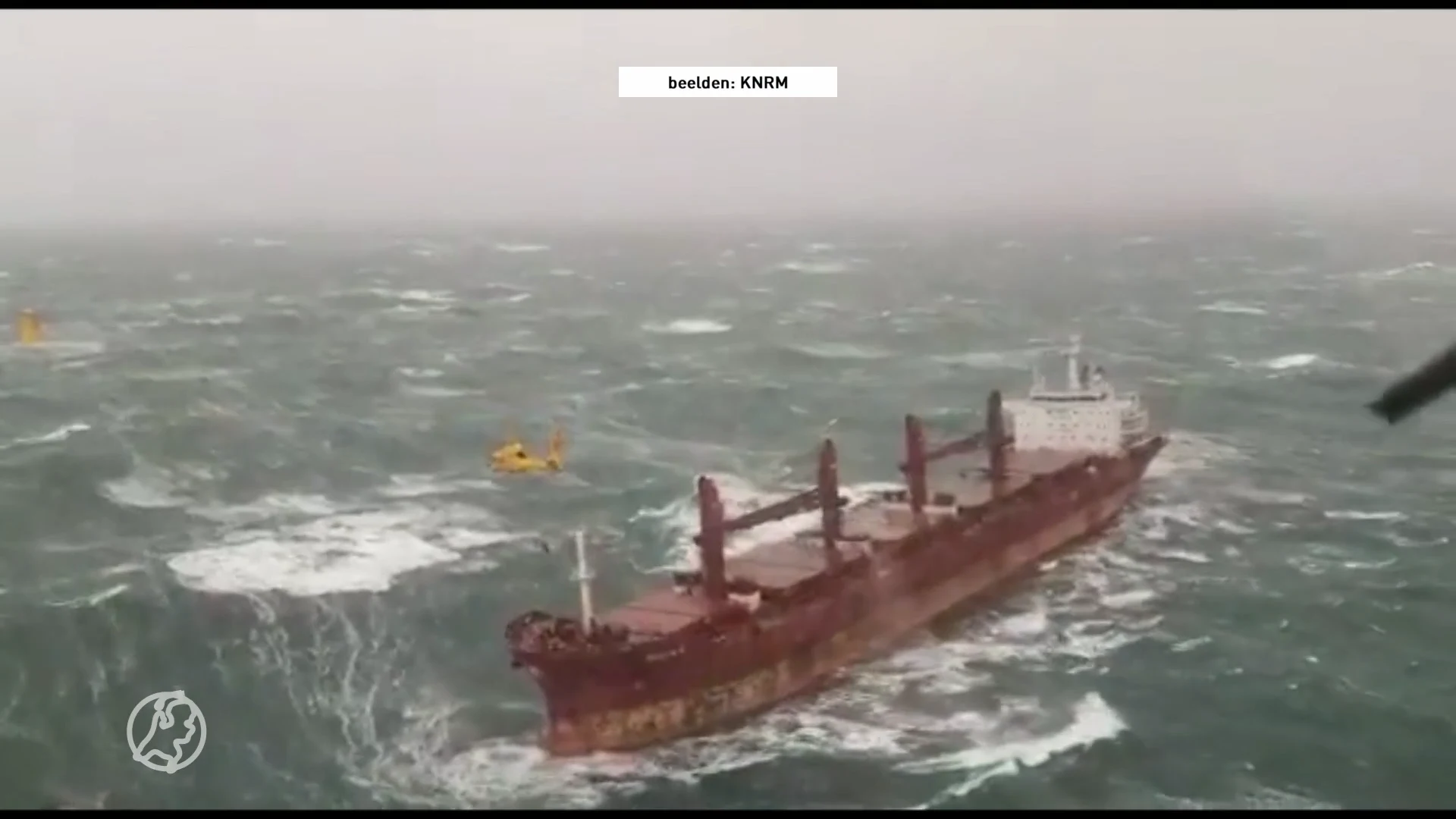 Sleepboot weet stuurloos schip tegen te houden na botsing op Noordzee