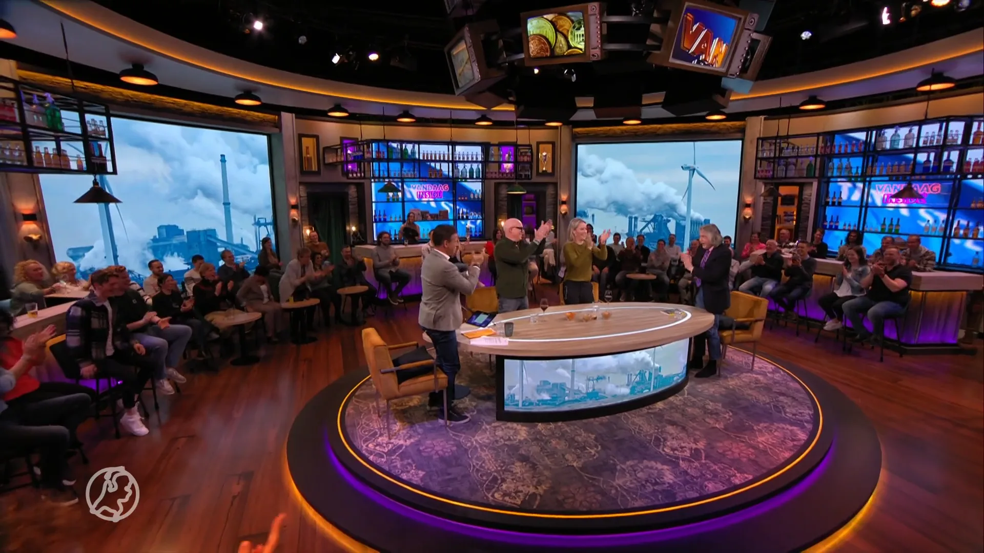 Johan Derksen krijgt staande ovatie na vlammend betoog over stikstofbeleid