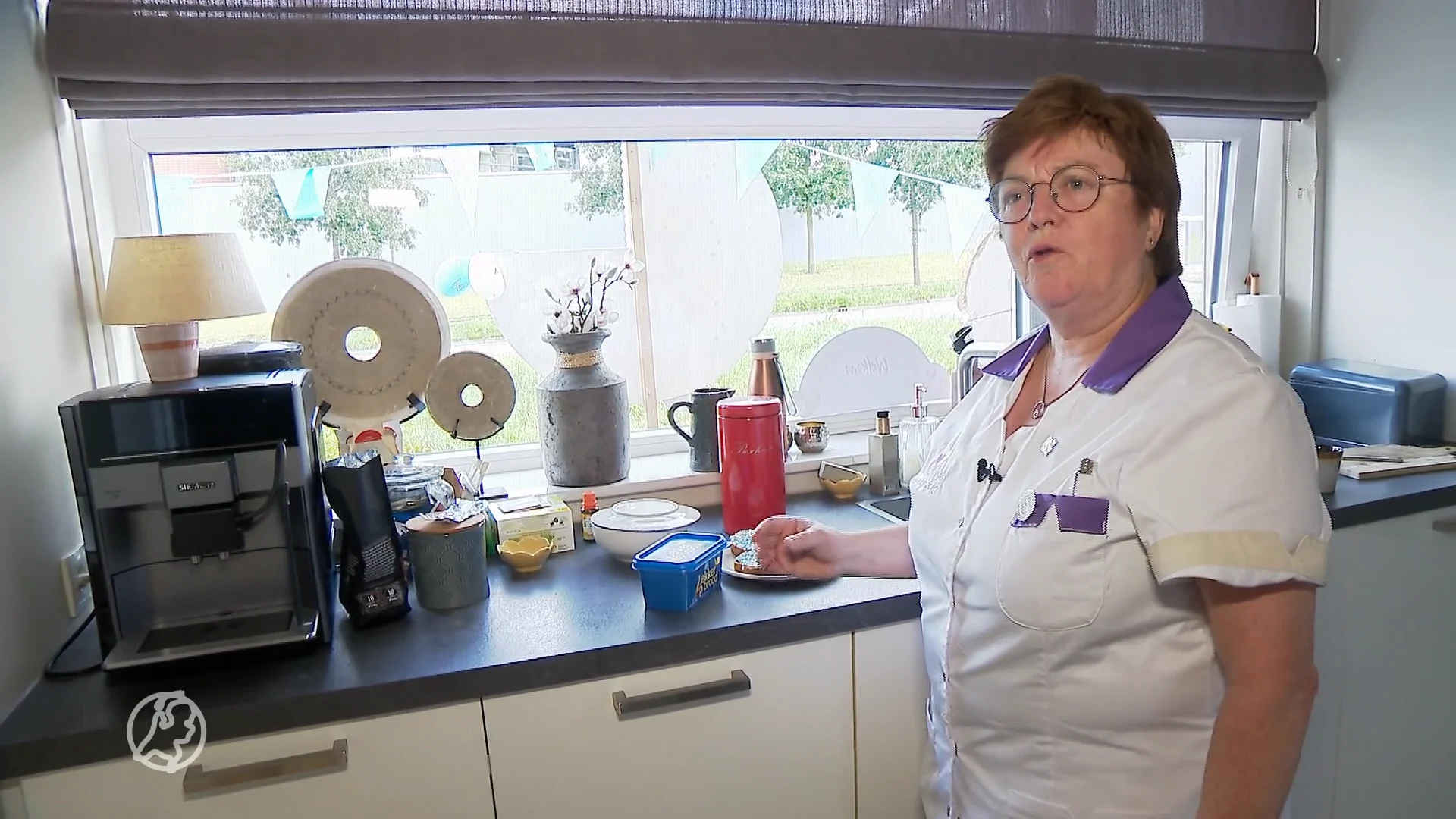 Gepensioneerde Ria weer aan het werk in kraamzorg door nijpend tekort