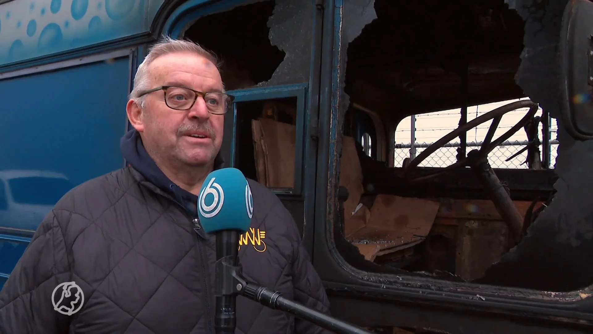 Historische wielerbus van seksclub Diana afgebrand: 'Ik heb zoveel meegemaakt in die bus'