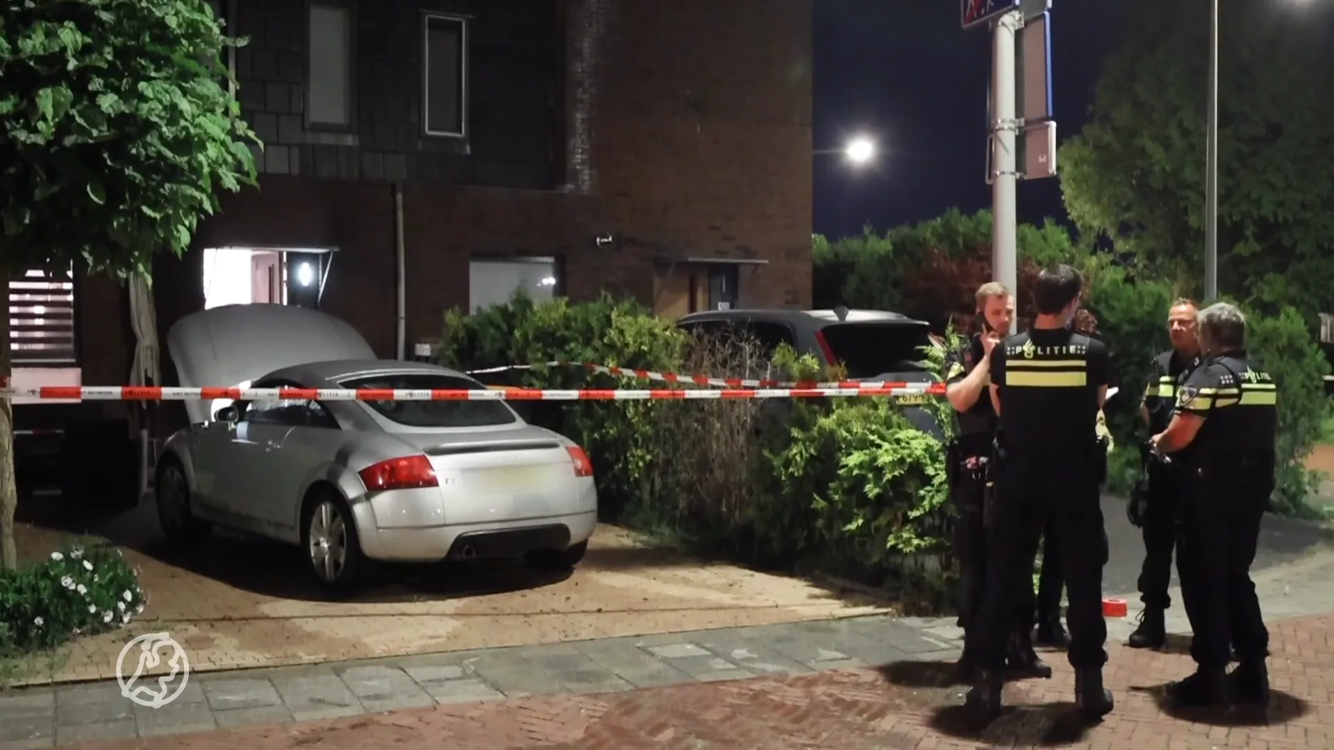 Explosie onder dure auto bij woning in Den Haag