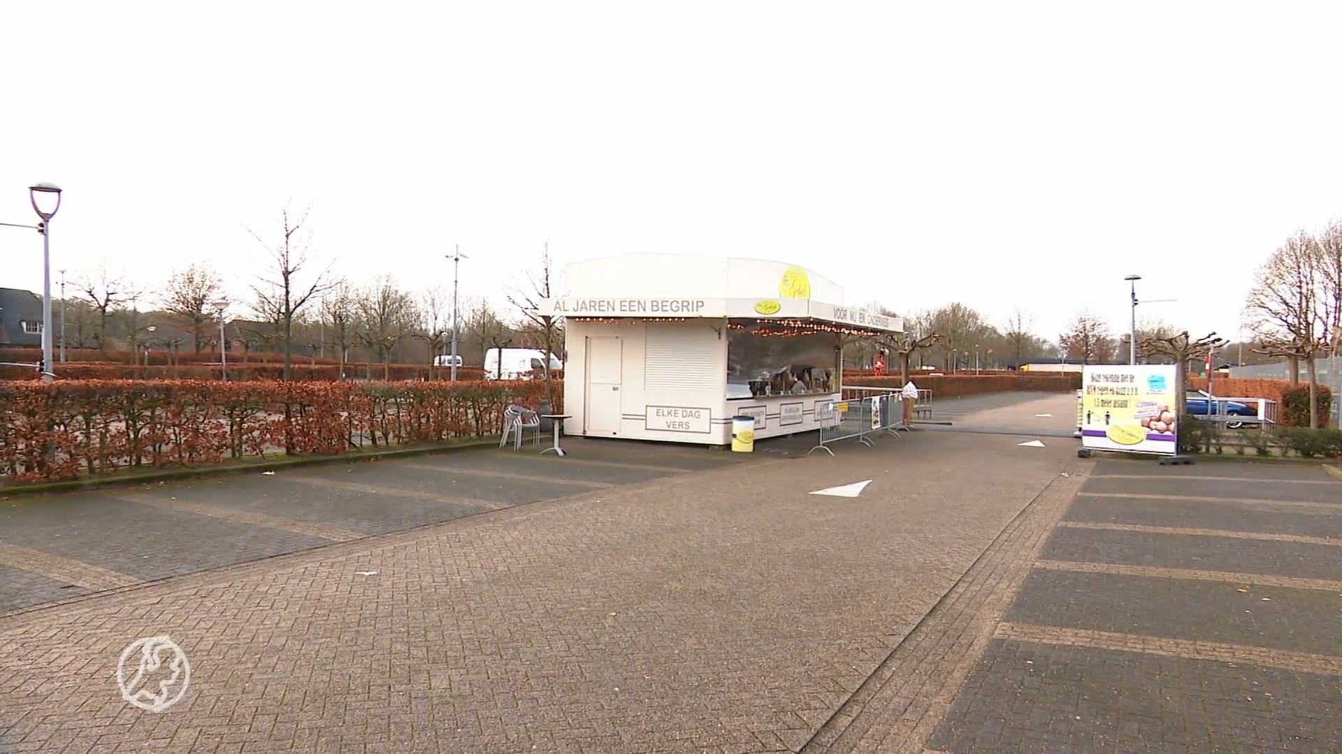 Oliebollenkramen staan er verlaten bij