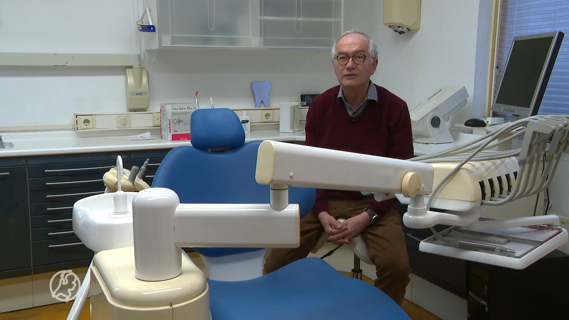 Tandarts uit Deventer geeft inboedel praktijk aan Oekraïne