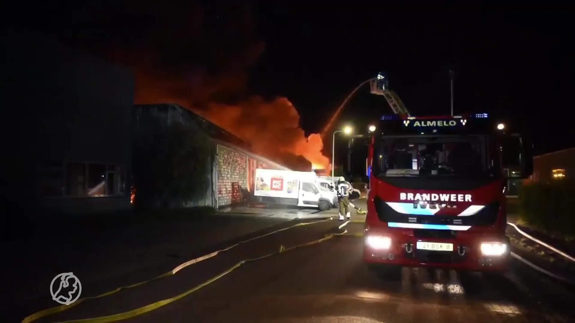 Grote brand in distributiecentrum Picnic in Almelo onder controle