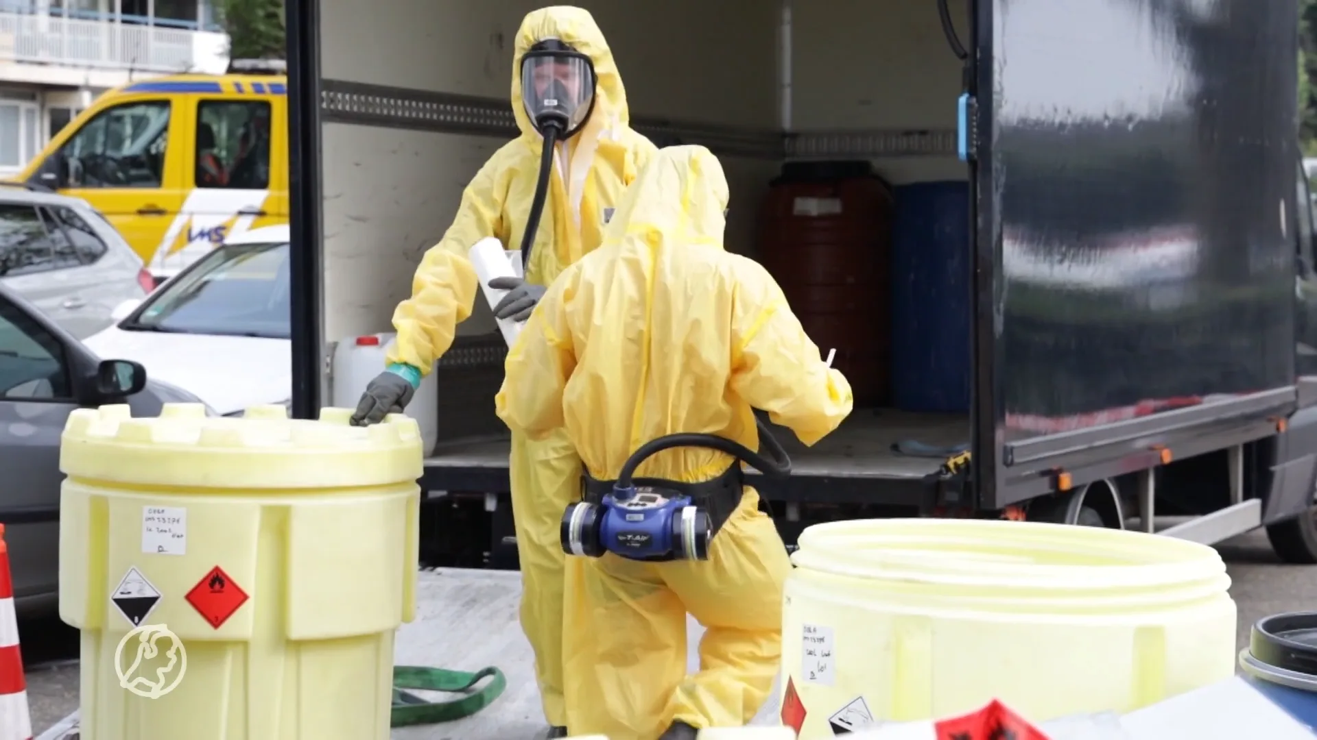 Mysterieus busje in woonwijk Velp blijkt volgestouwd met 3000 liter drugsafval