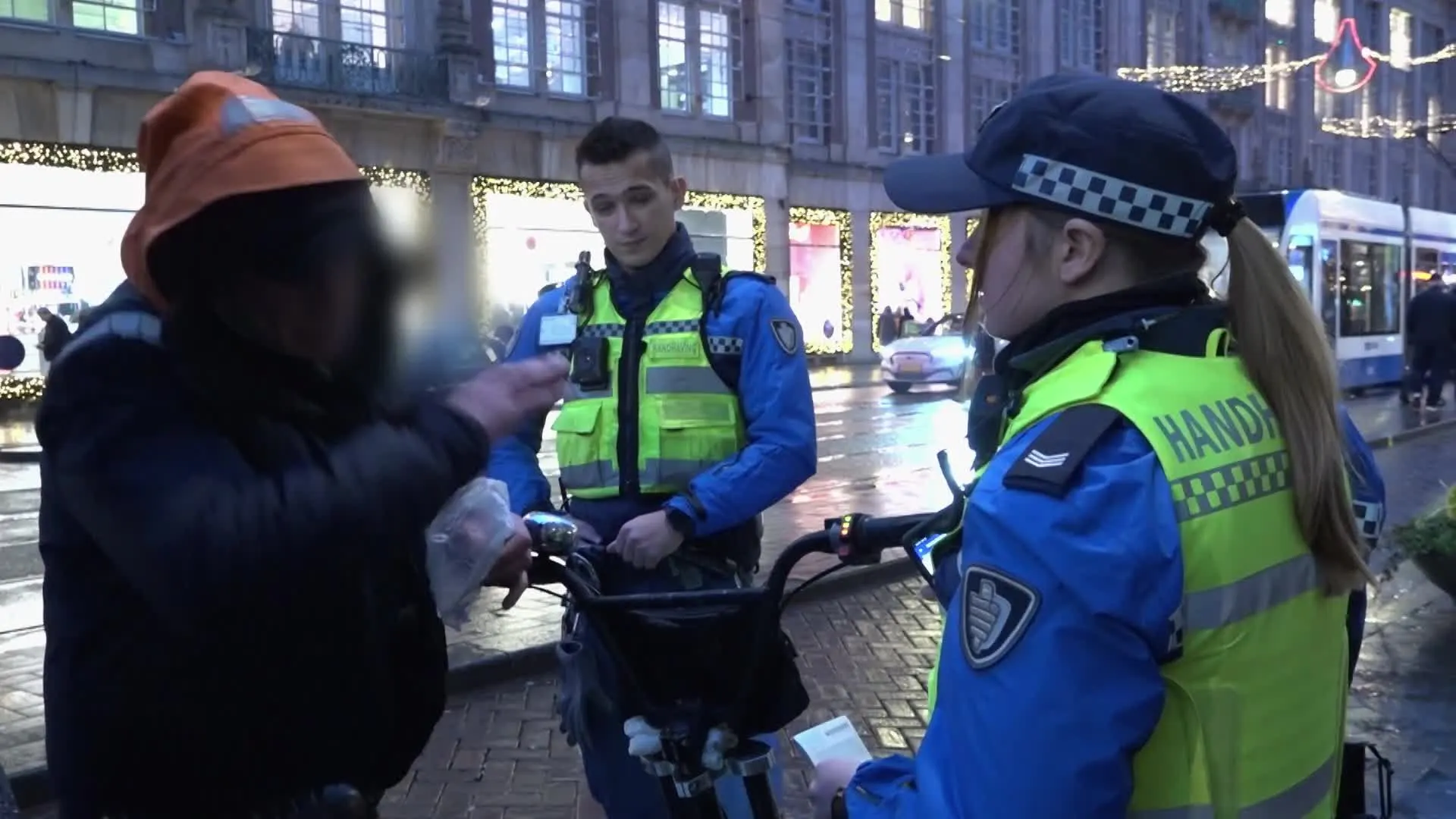 VERBODEN om als FIETSTAXI op DE DAM te staan
