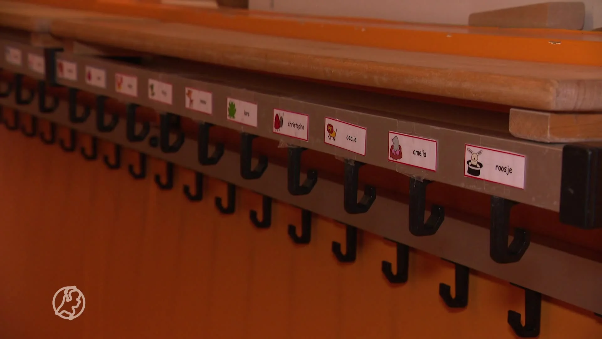 Grote wens om scholen weer te openen: 'Maar met mondkapjes'