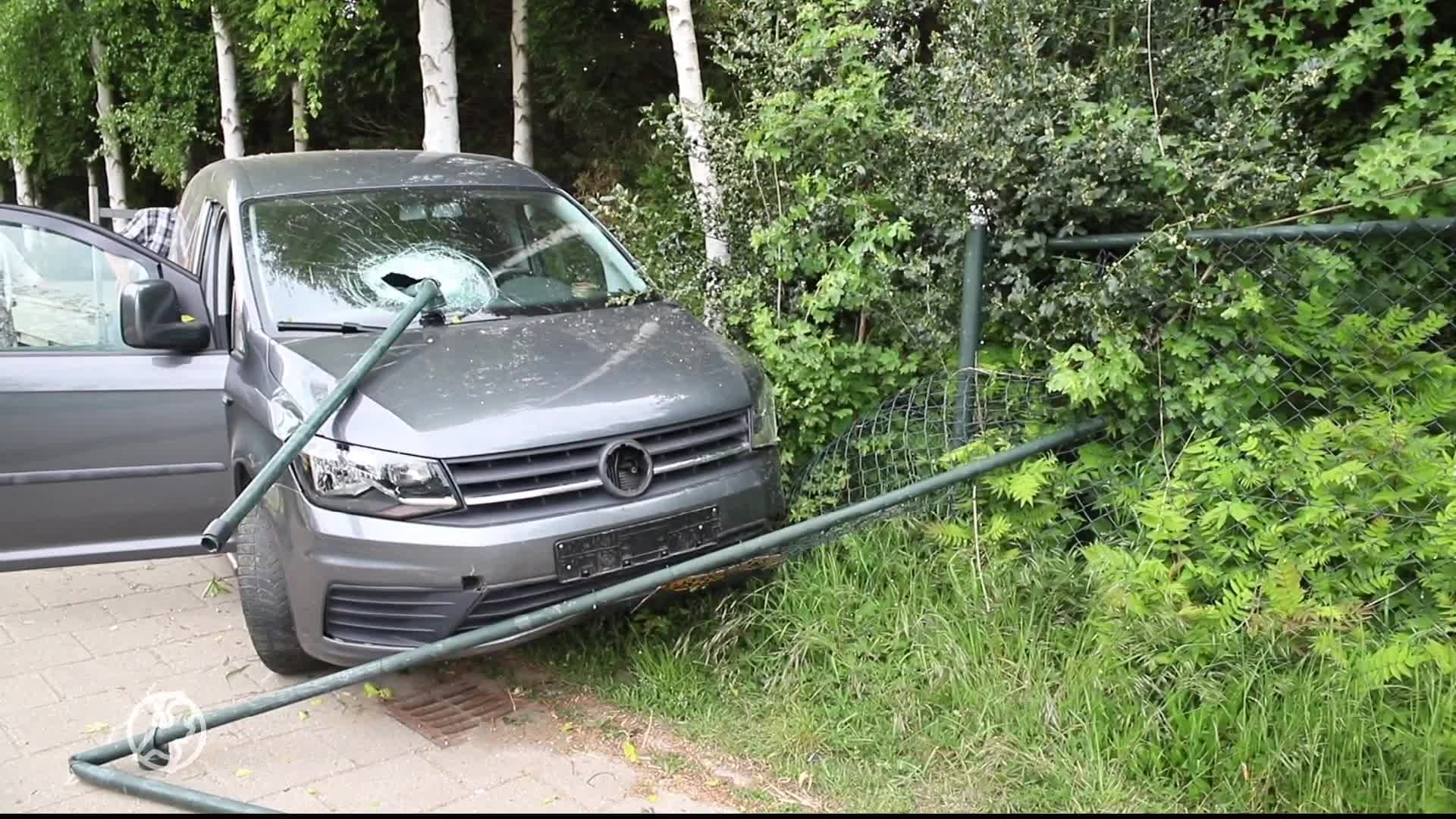 Gert Jan (18) bijna gespiesd nadat stuk hekwerk voorruit van zijn auto doorboort