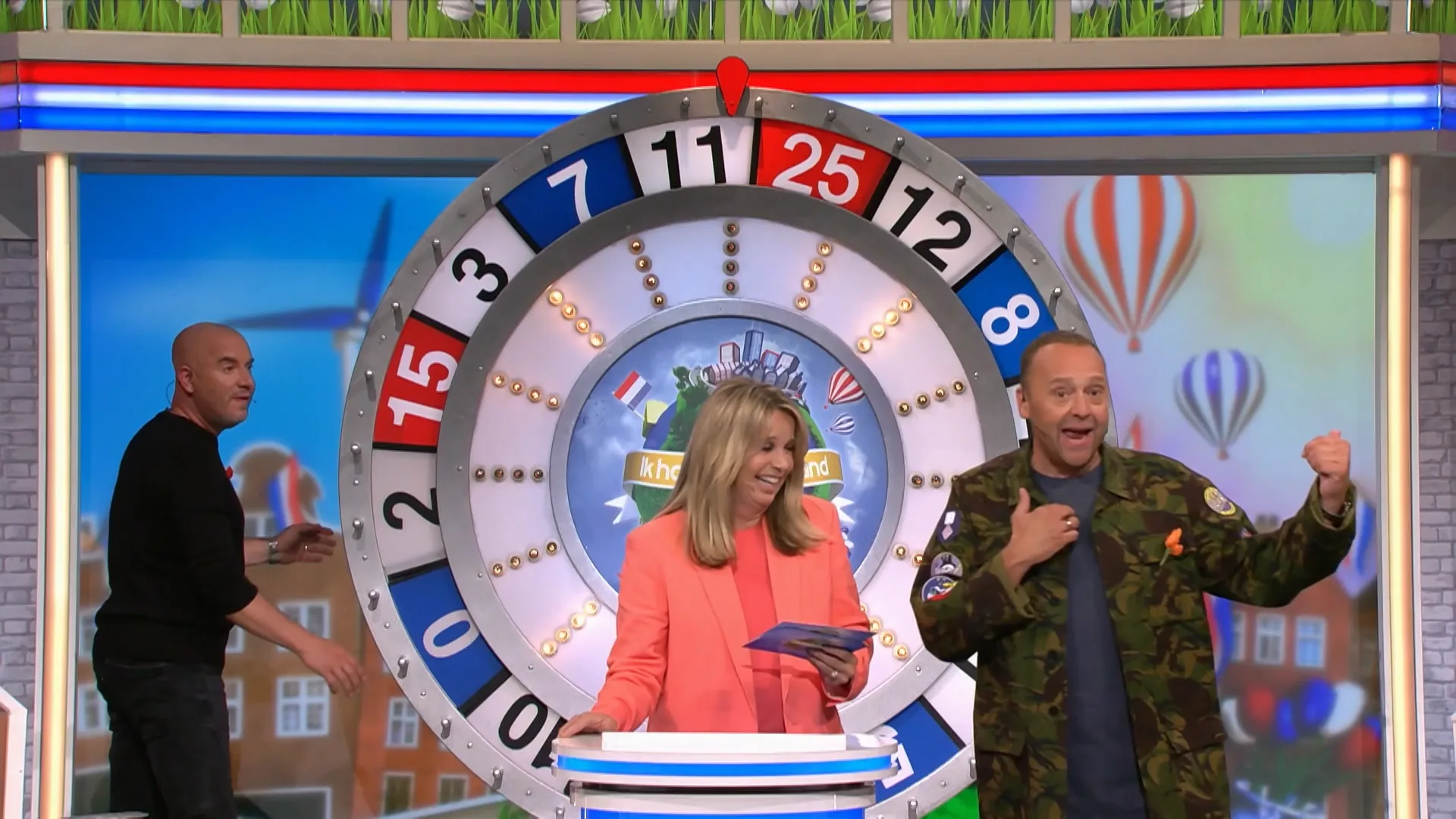 Richard wordt keihard genaaid door eigen publiek