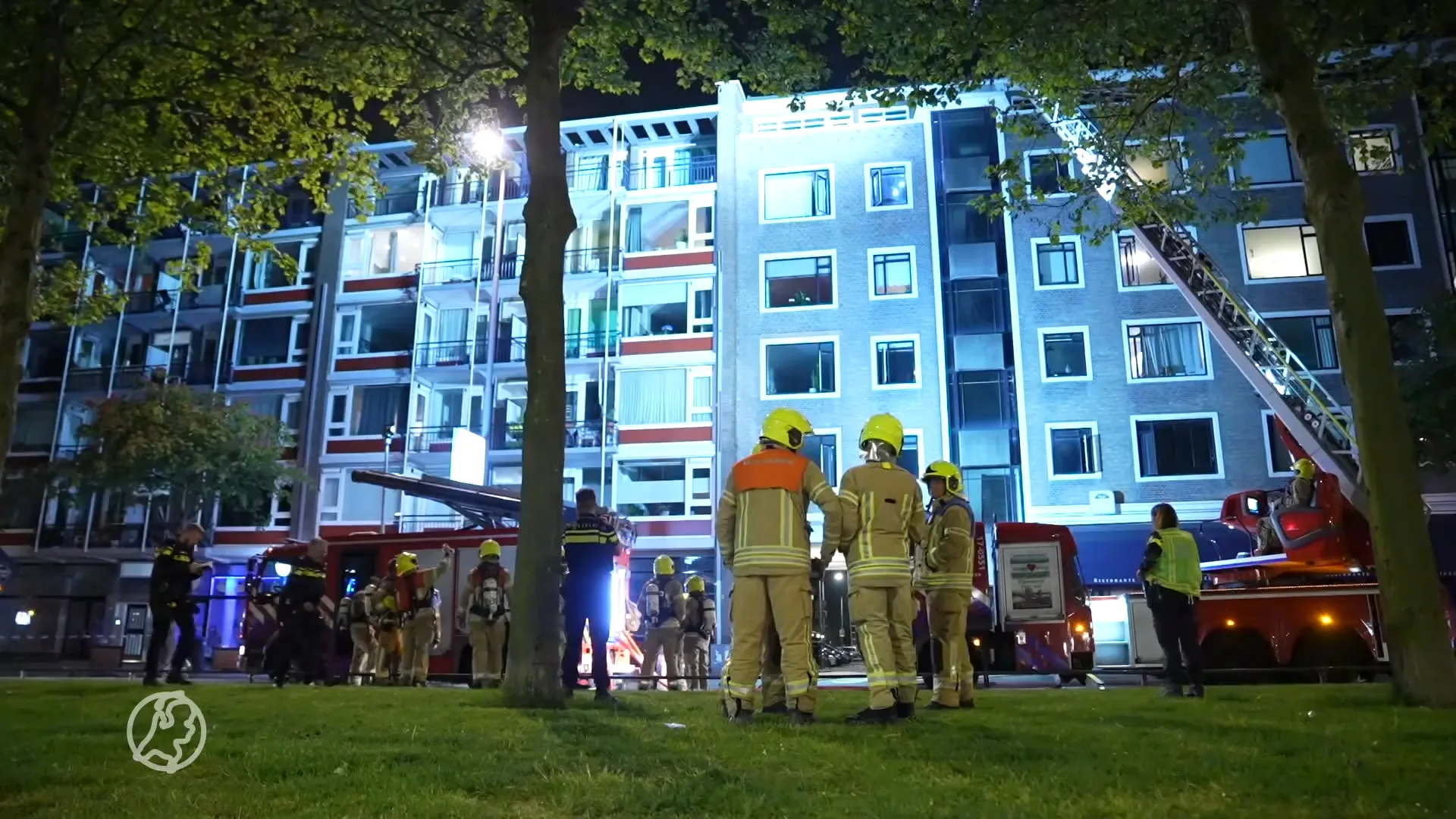 Tien gewonden door brand in portiekflat Rotterdam