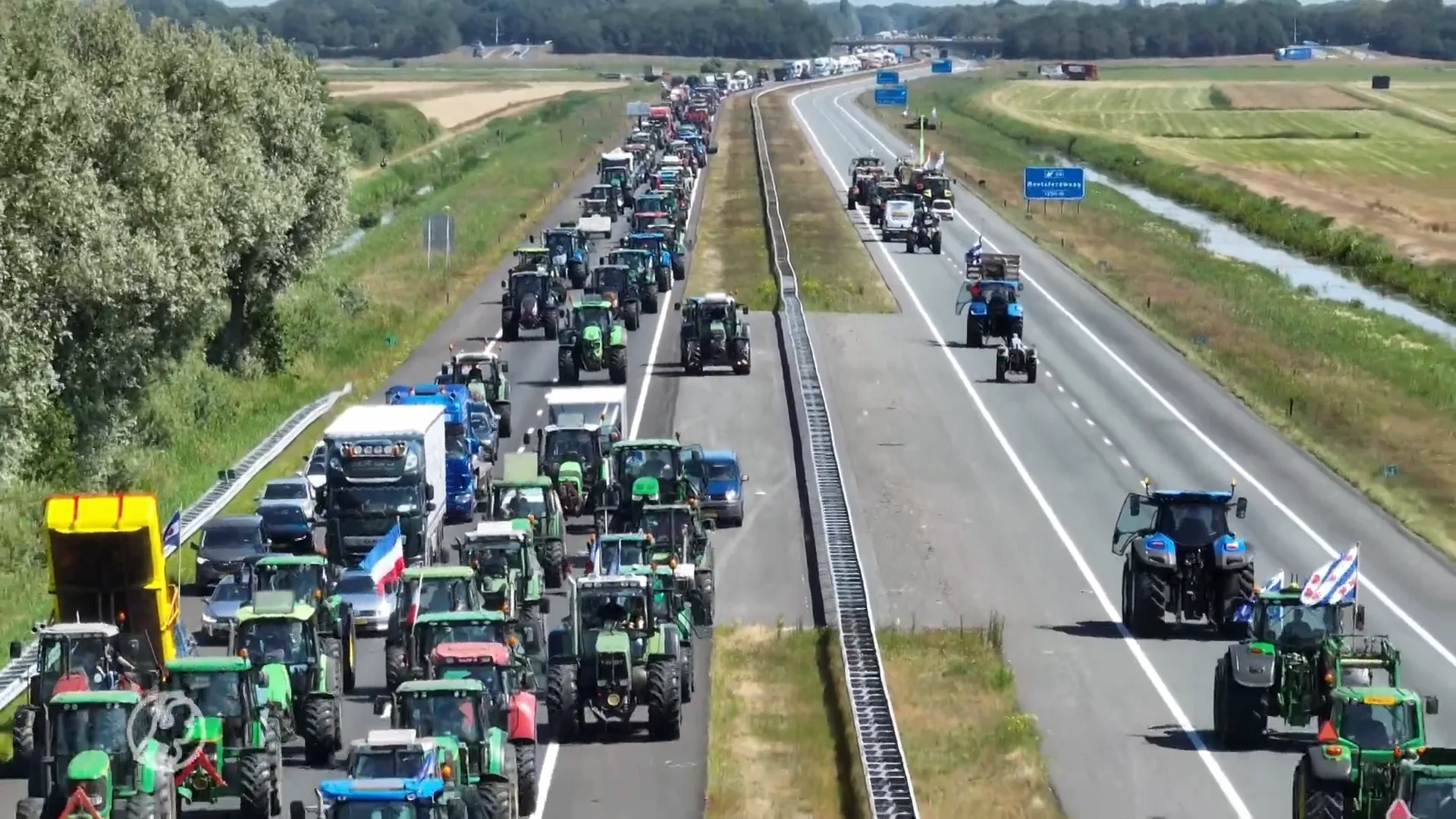 A1 helemaal dicht tussen Amersfoort en Apeldoorn: 'Kom niet meer naar boerenprotest'