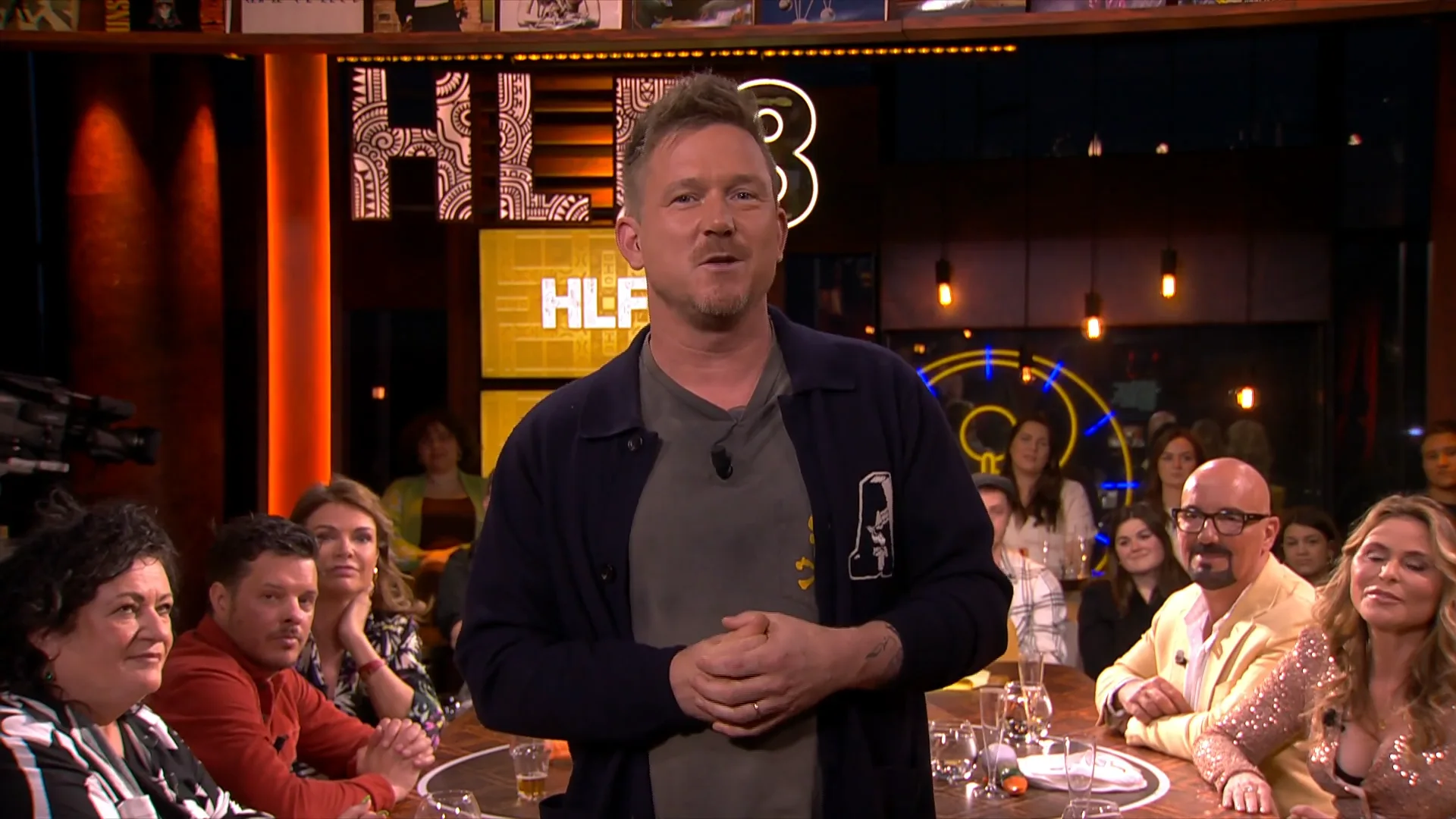 Emotionele Johnny de Mol sluit laatste HLF8 af: 'Het was een rollercoaster van emoties'