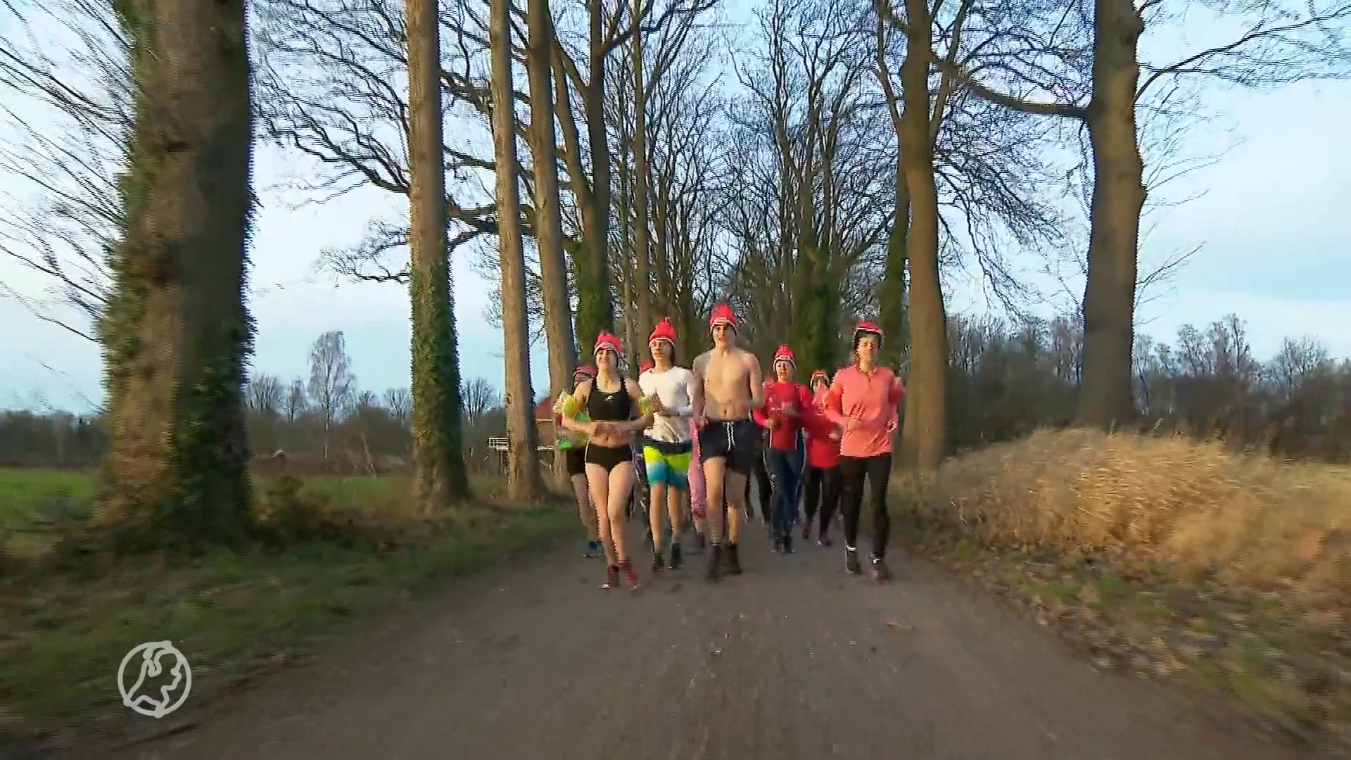 In je zwembroek voor een aanloop van 226 kilometer naar de Nieuwjaarsduik: 'Wel koud'